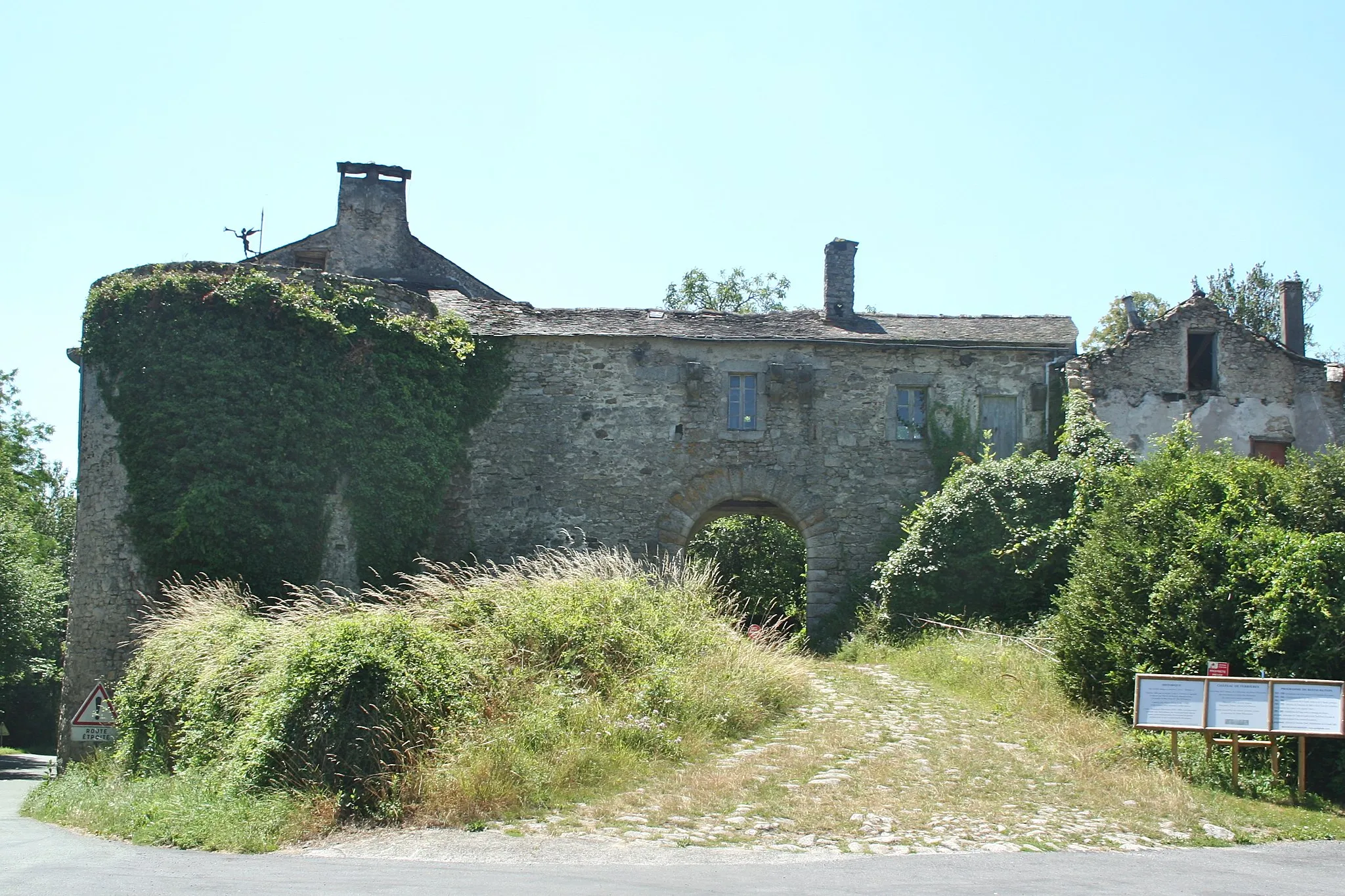 Photo showing: Ferrières (Tarn) - château