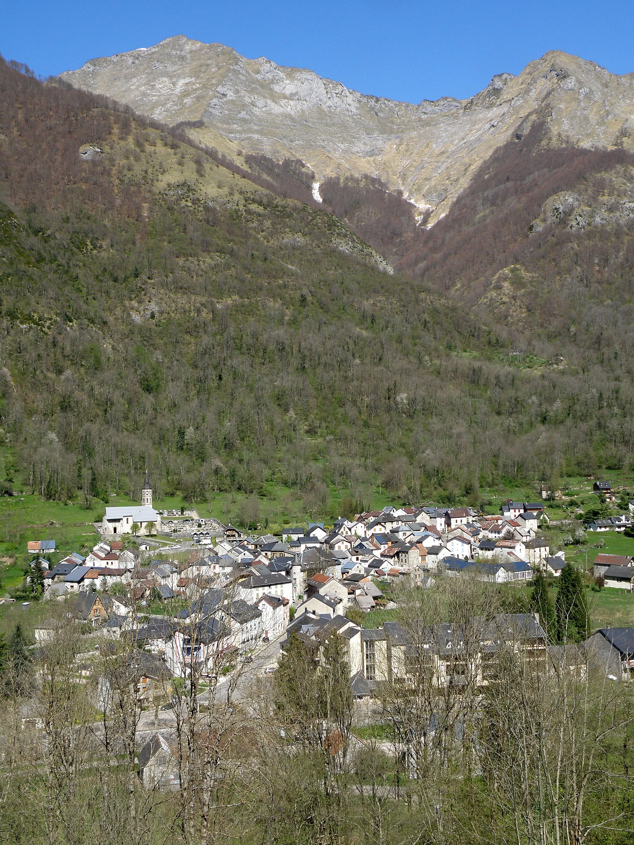 Photo showing: Aulus-Les-Bains (Ariège) vue depuis la route vers Guzet-Neige