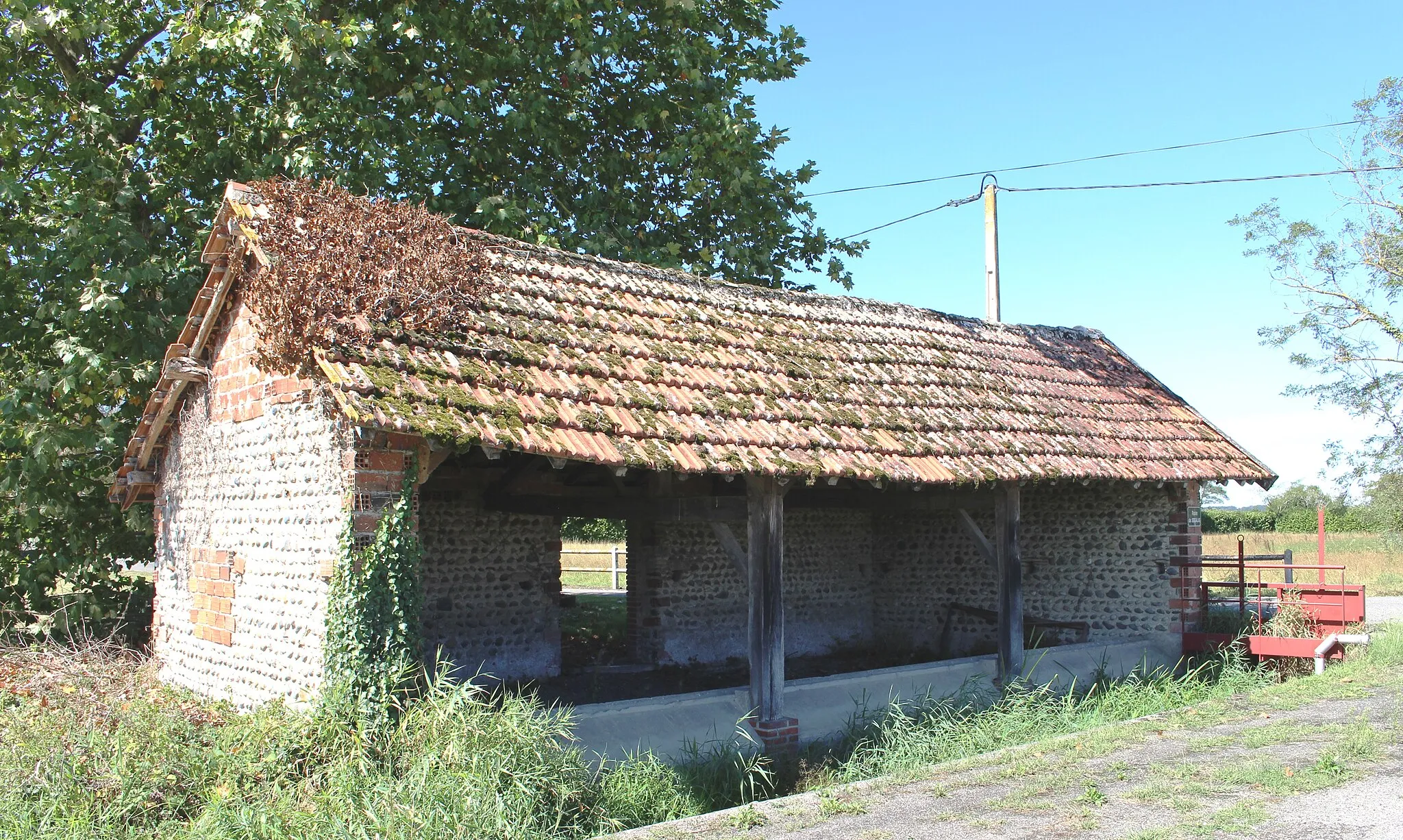 Photo showing: Lavoir d'Ansost (Hautes-Pyrénées)