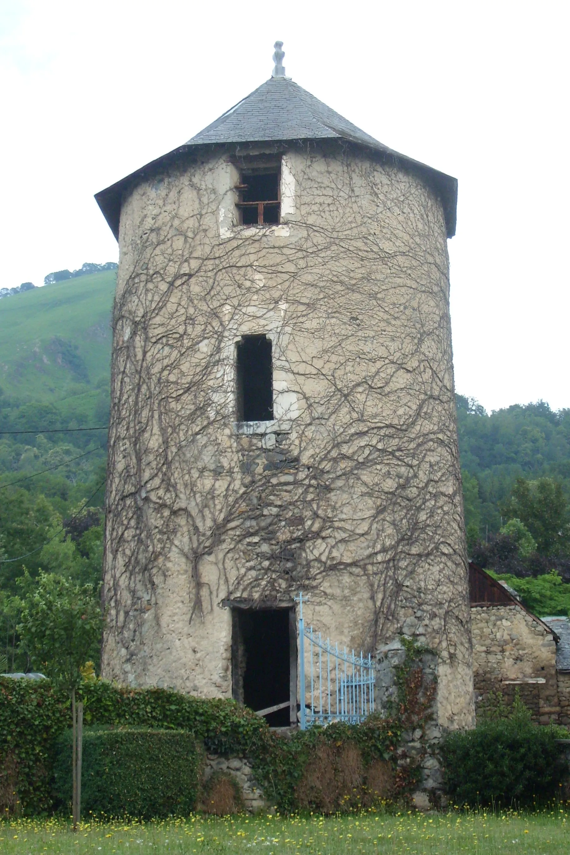 Photo showing: Tower in Arras en Lavedan, France