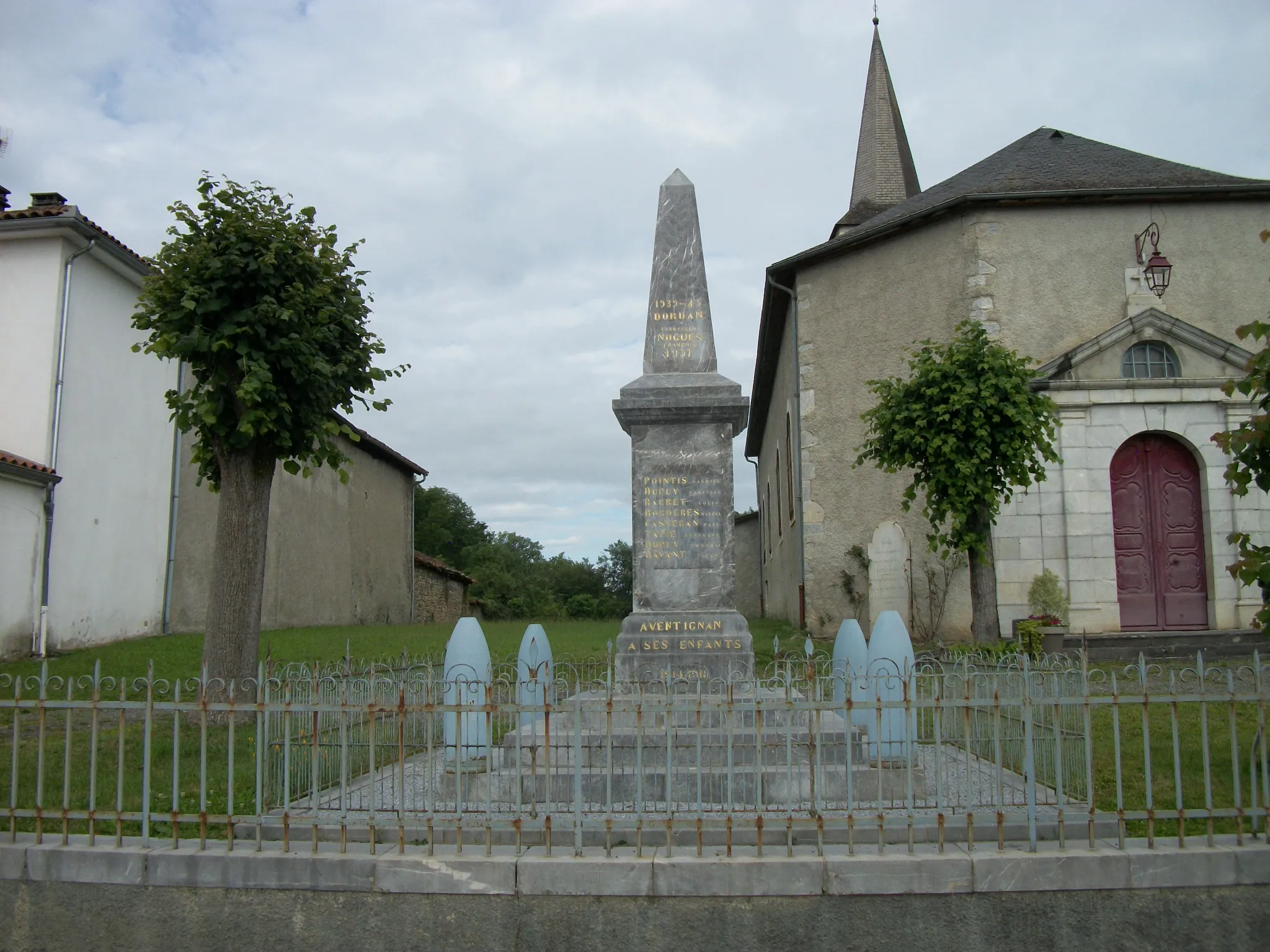 Photo showing: Monument aux morts