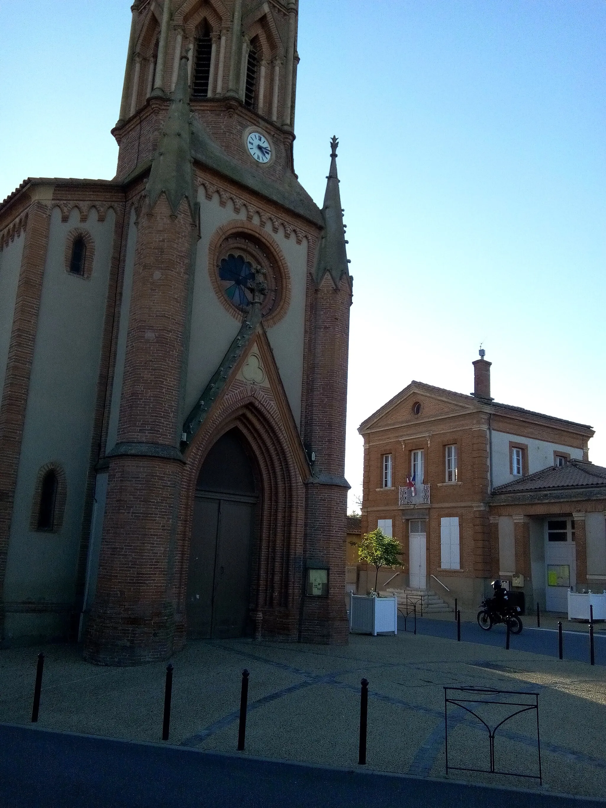 Photo showing: Ox église et ancienne maire