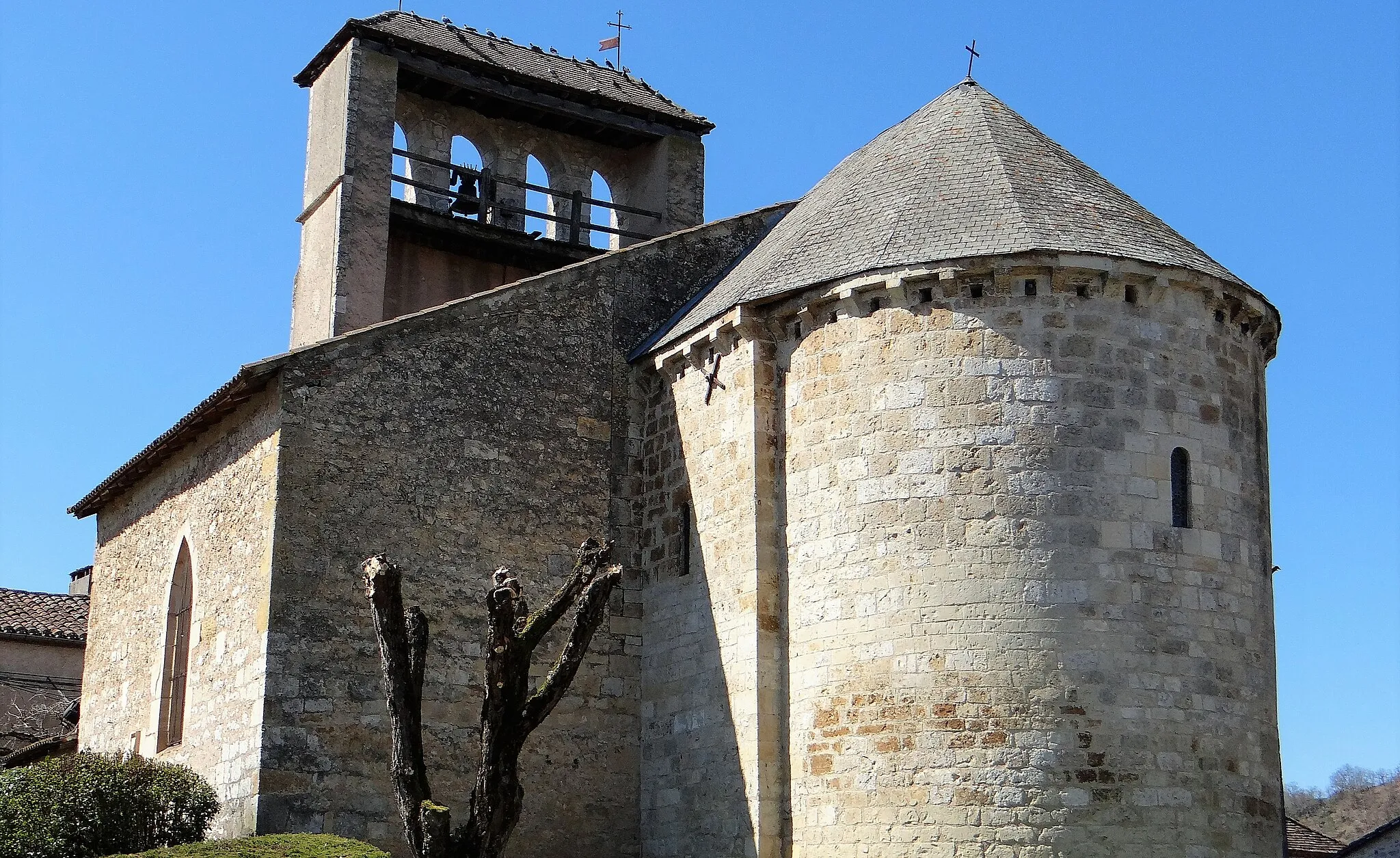 Photo showing: Anglars-Juillac - Église Saint-Laurent - Extérieur avec le chevet