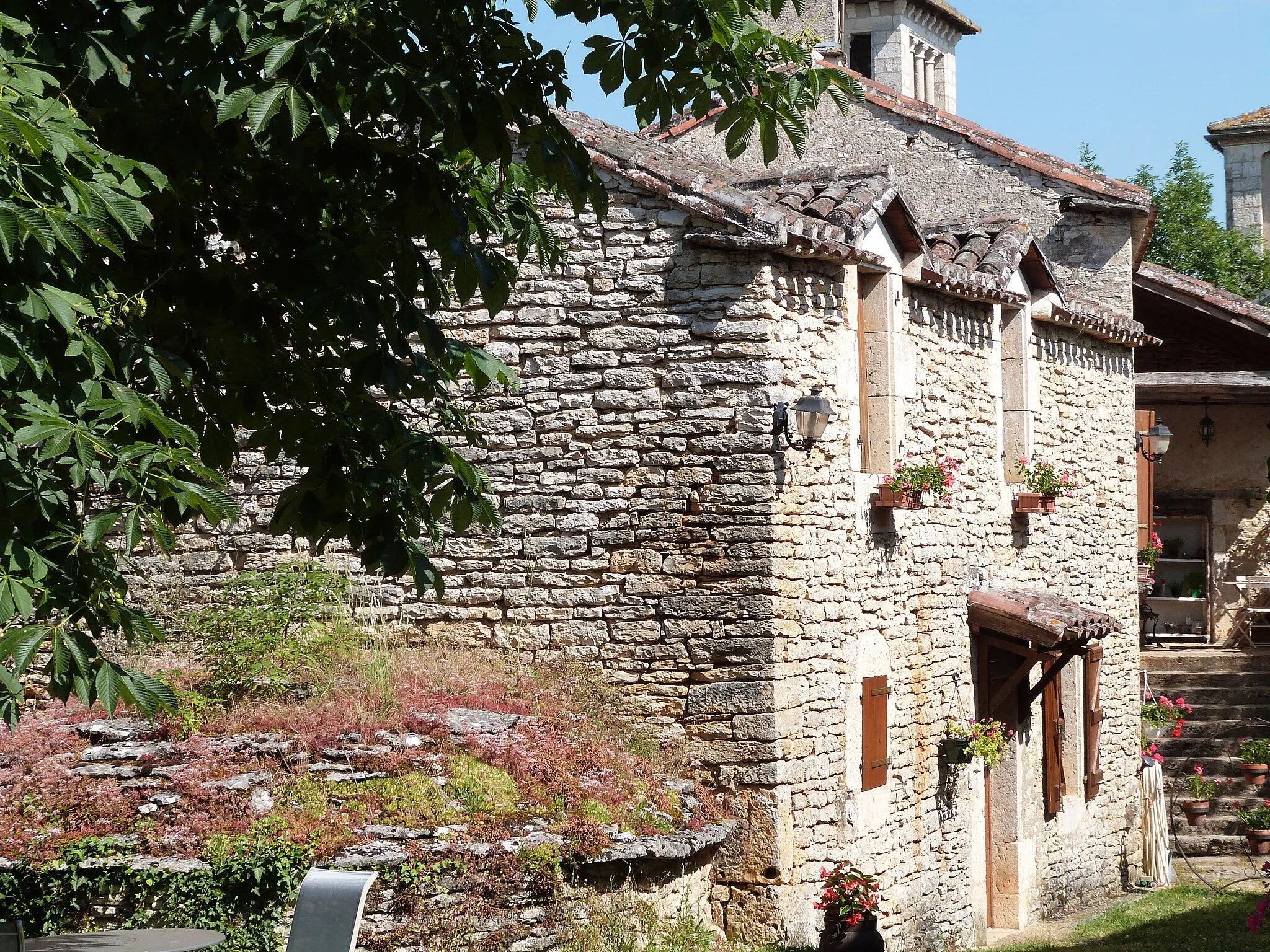 Photo showing: Maison dans une rue de la partie haute d'Aujols