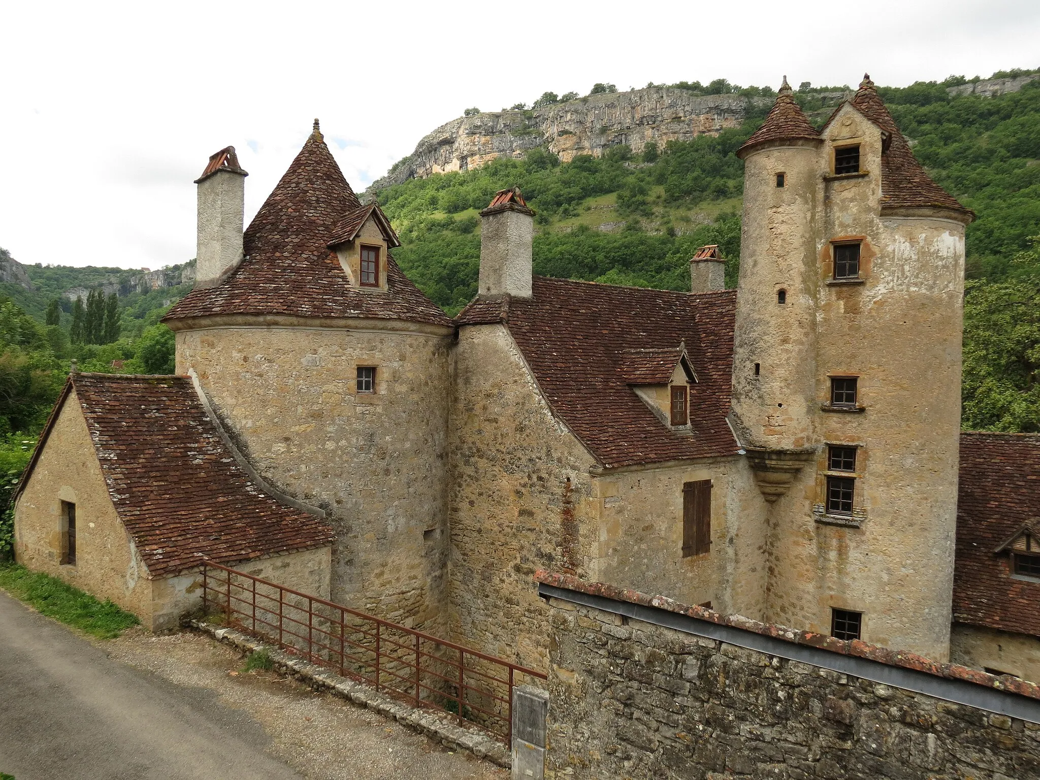 Photo showing: This building is indexed in the base Mérimée, a database of architectural heritage maintained by the French Ministry of Culture, under the reference PA00094972 .