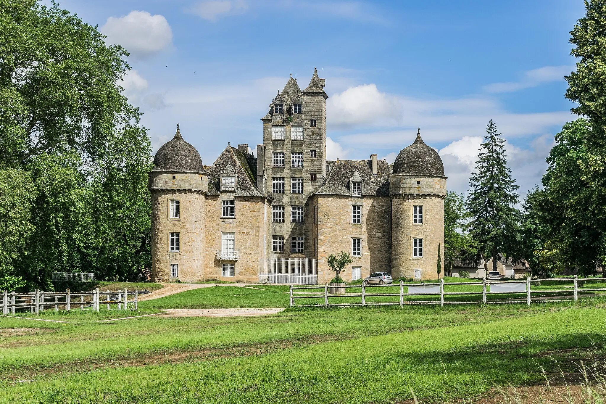 Photo showing: This building is indexed in the base Mérimée, a database of architectural heritage maintained by the French Ministry of Culture, under the reference PA00094975 .