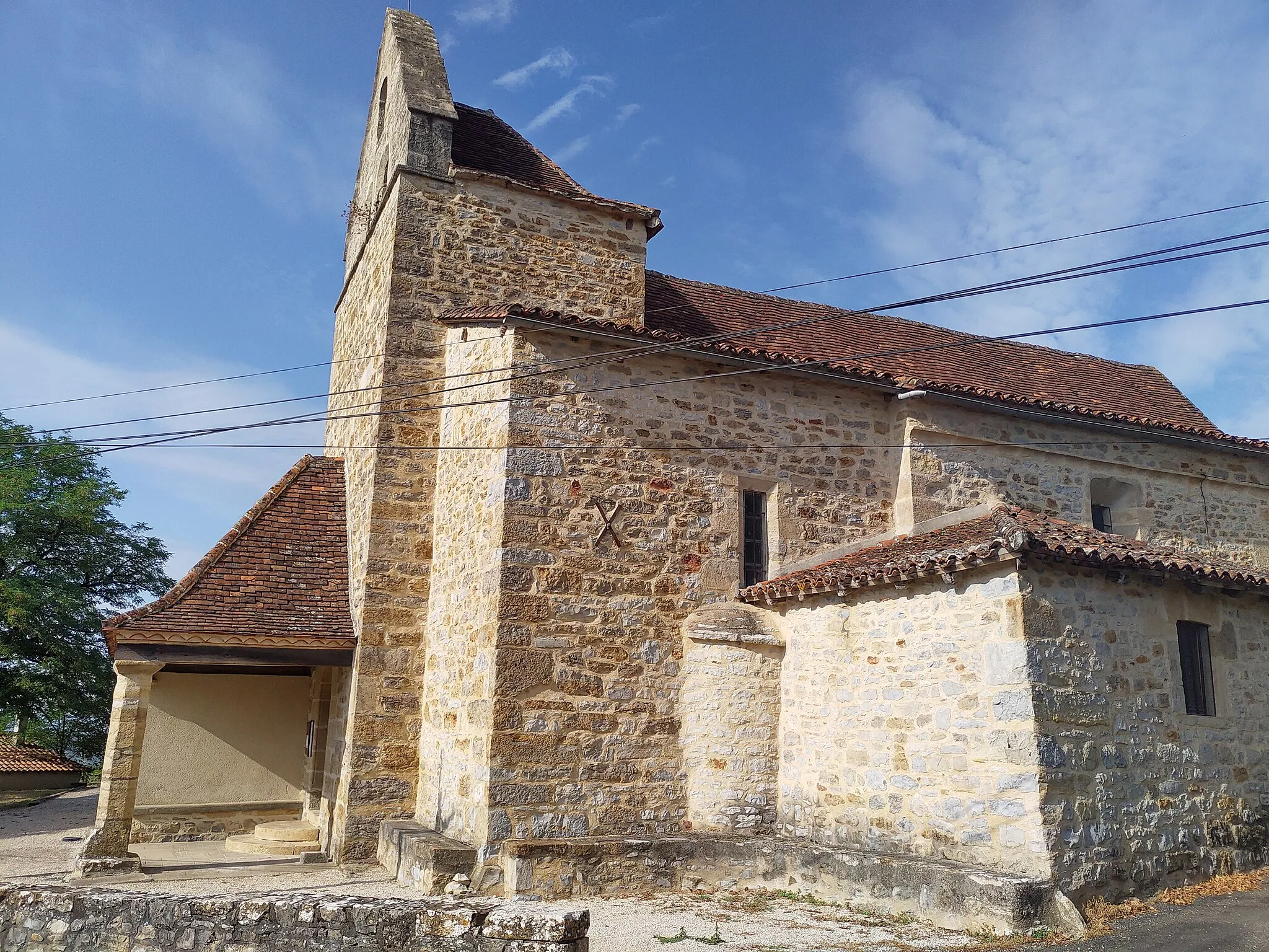 Photo showing: This is the village church of Eglise Saint-Cyr et Sainte-Juliette in Belmont-Bretenoux.