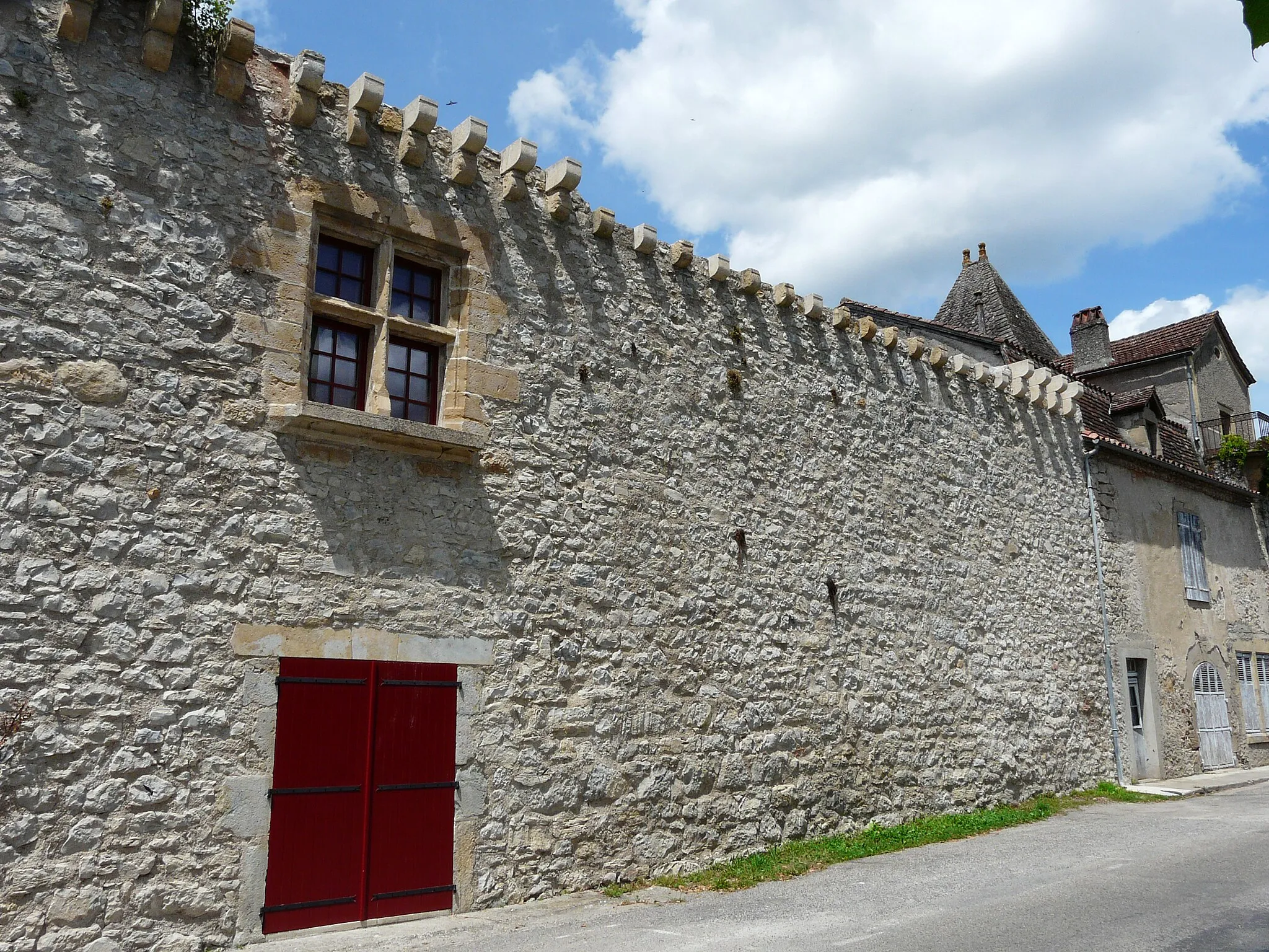 Photo showing: Vestiges des anciens remparts, Bretenoux, Lot, France.