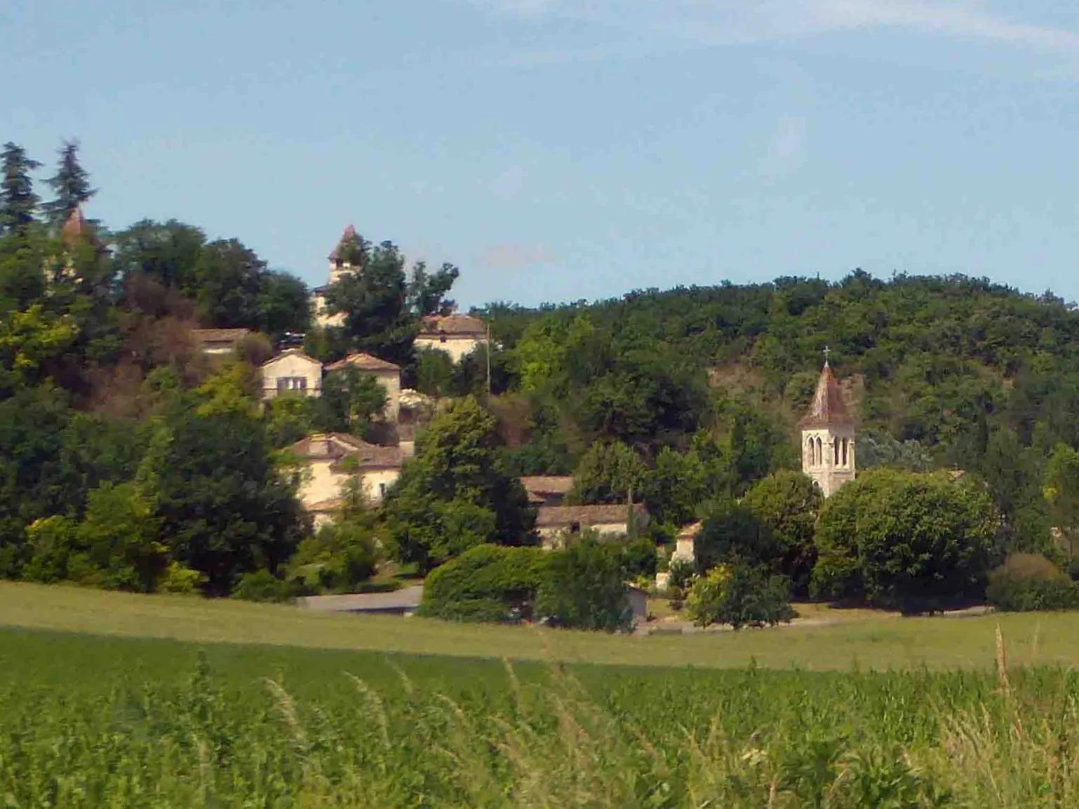 Photo showing: sur le "puy pierreux" s'élevait un château aujourd'hui disparu
