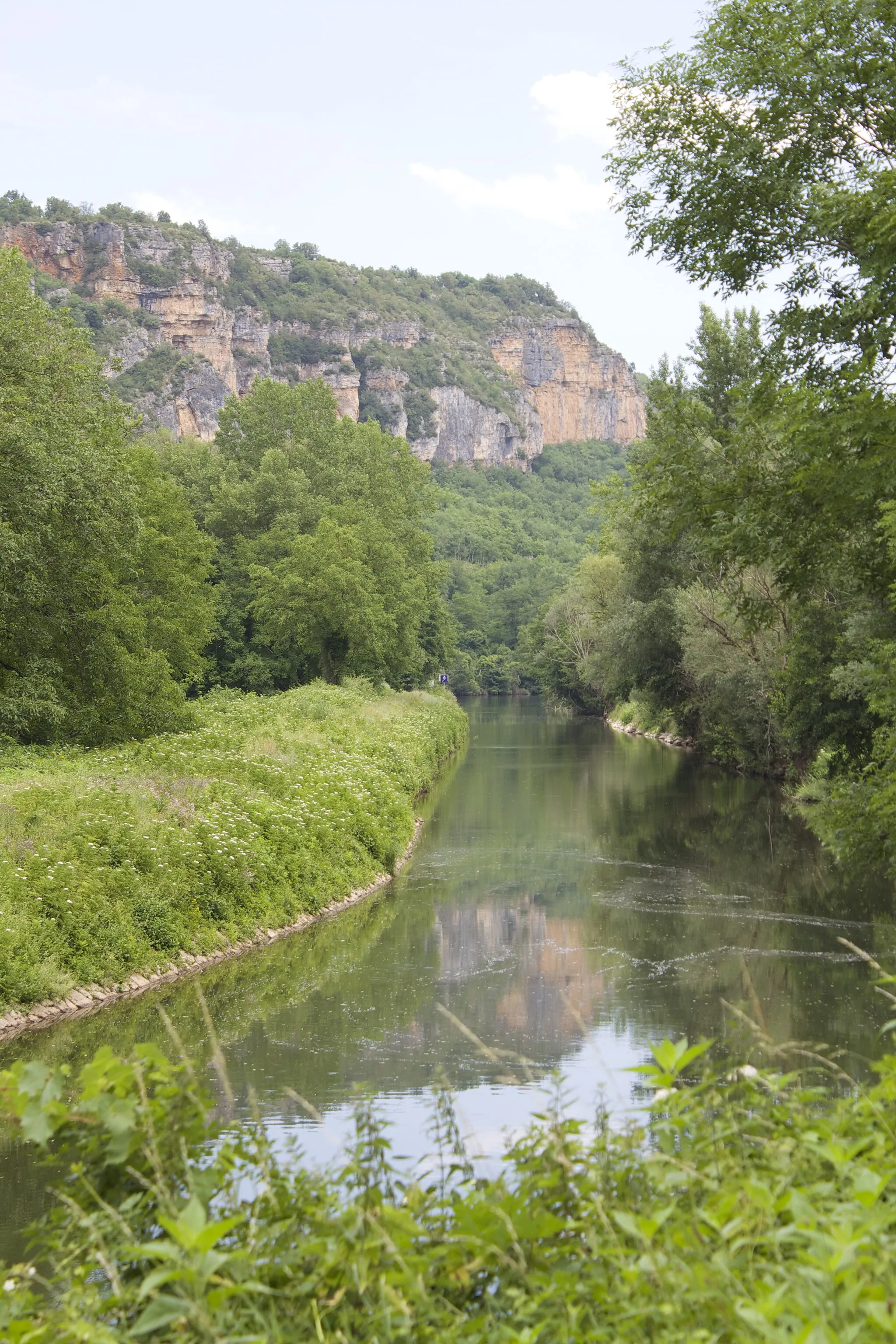 Photo showing: Cénevières