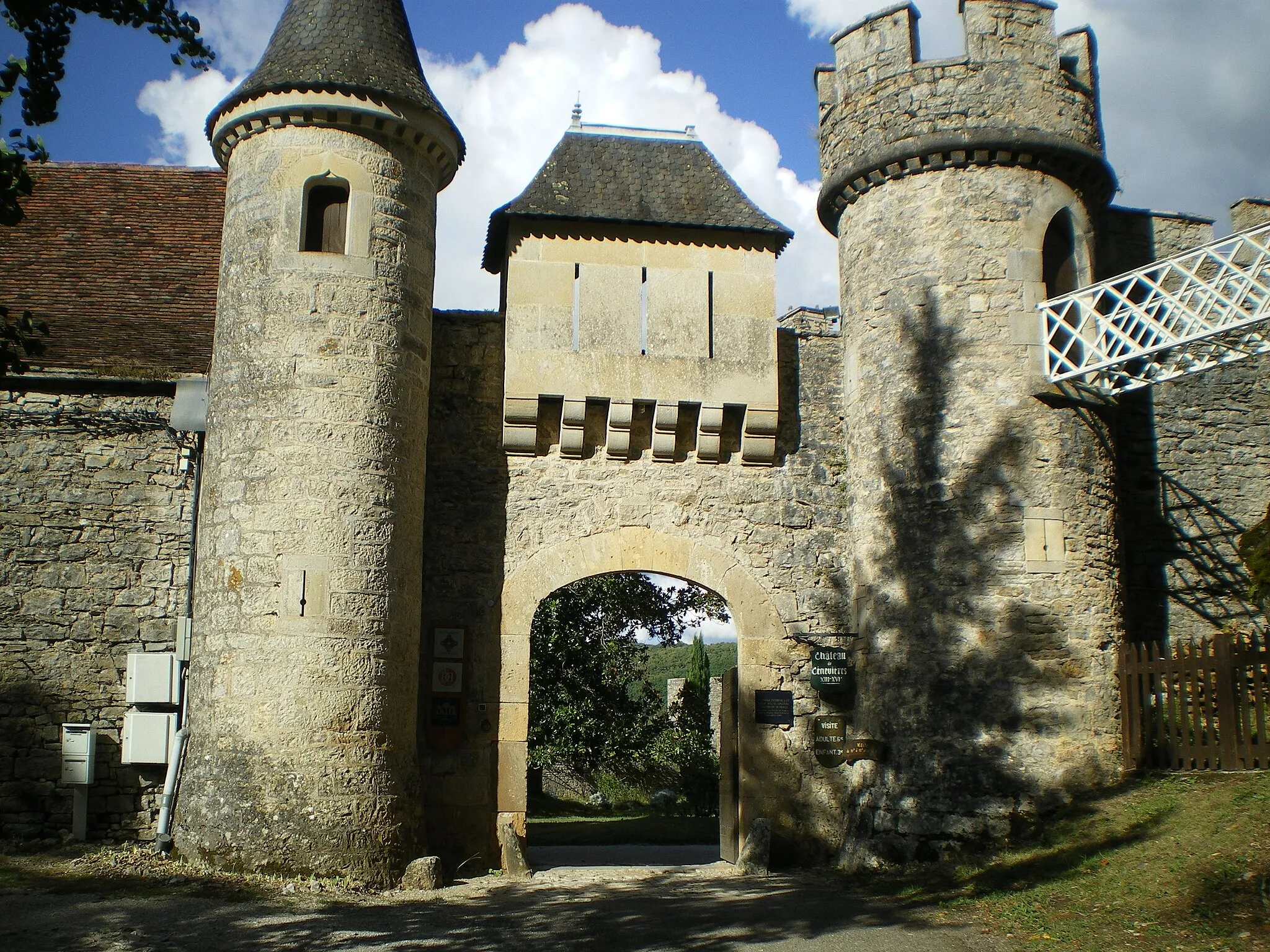 Photo showing: Château de Cénevières, Lot, France