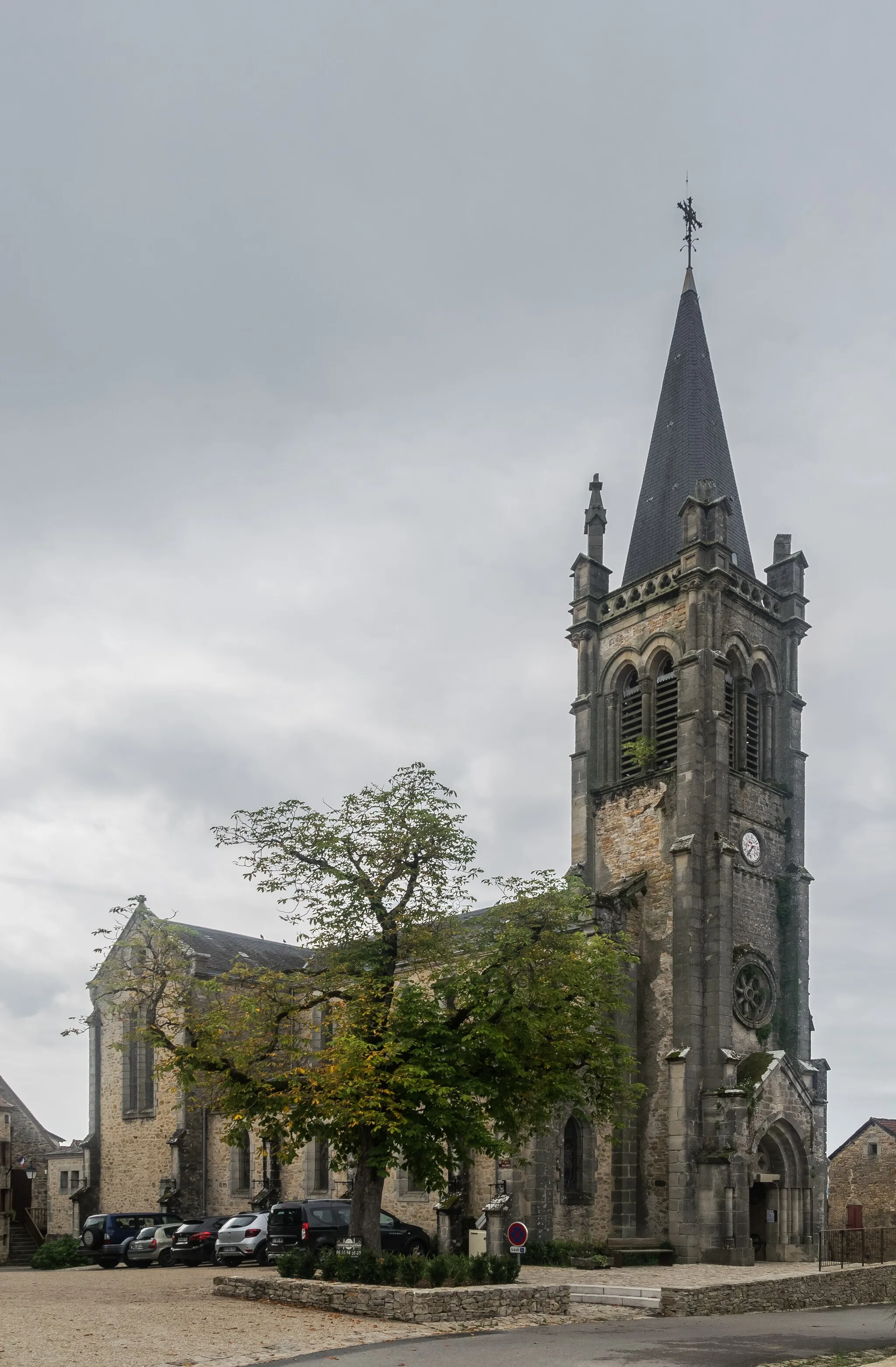 Photo showing: Church of Our Lady of Nativity of Faycelles, Lot, France