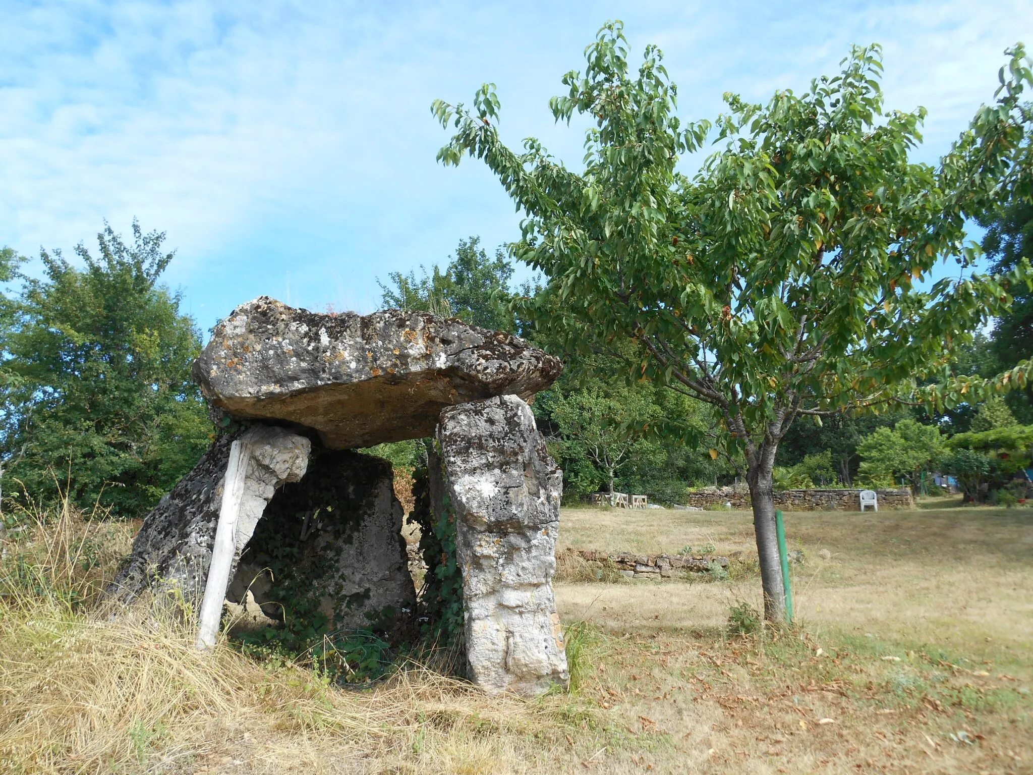 Photo showing: Vue de l'entrée du dolmen