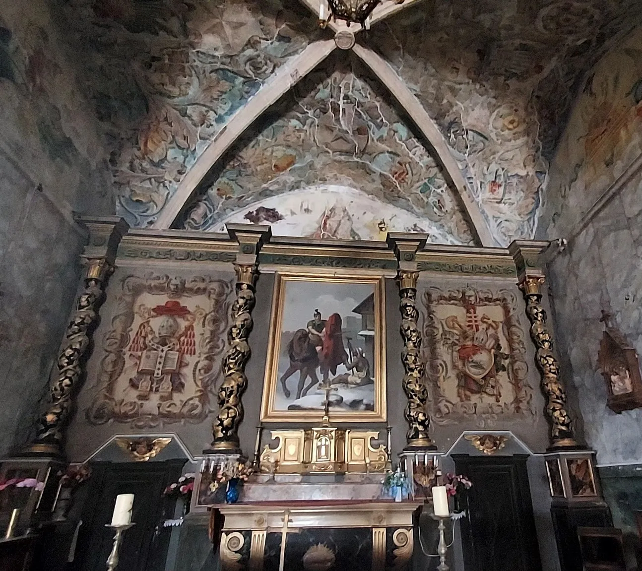 Photo showing: Intérieur peint de fresques de l'église Saint-Martin de Saint-Martin-de-Vers (Lot).