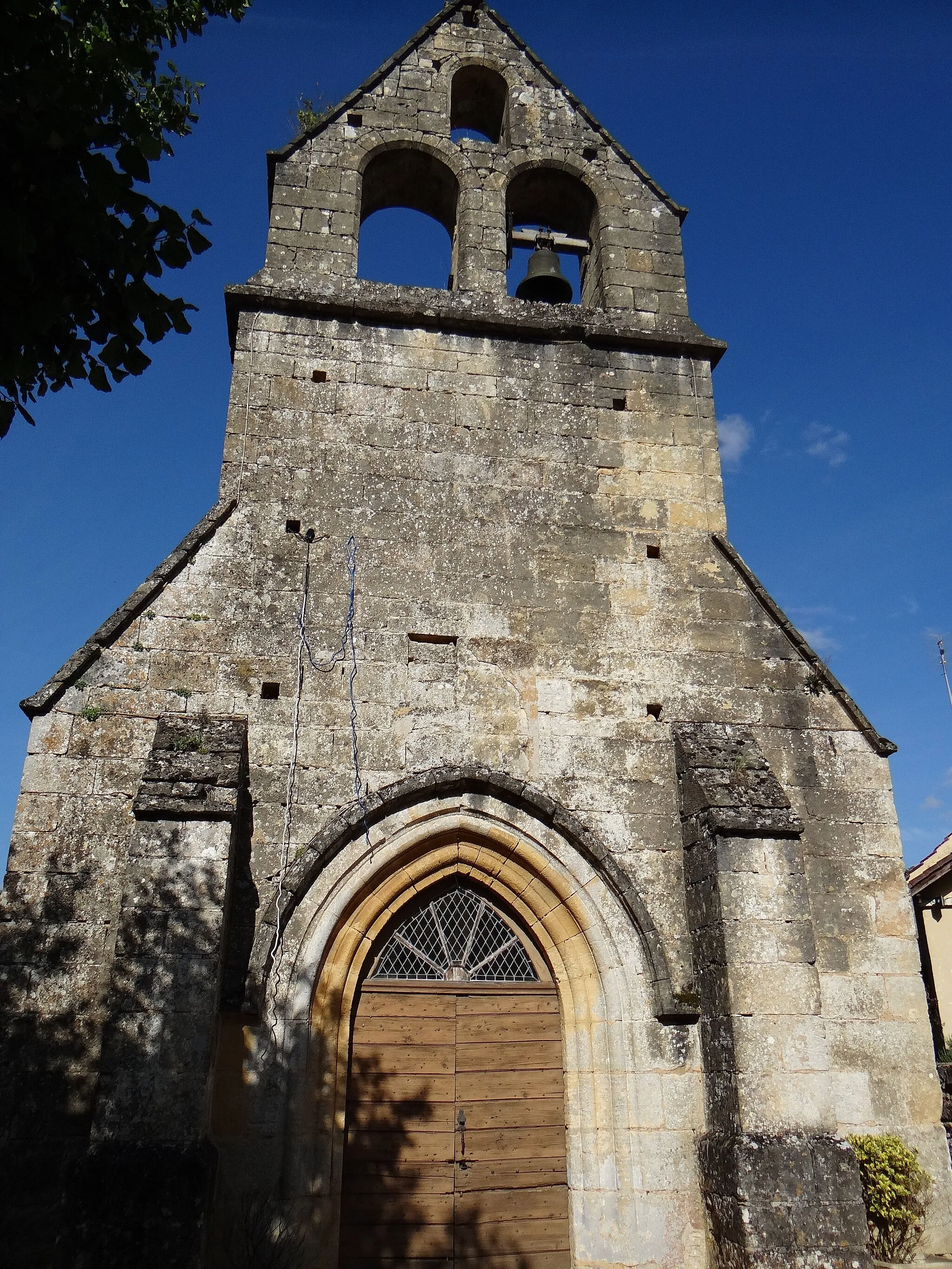 Photo showing: Saint-André-d'Allas - Église Saint-Barthélemy d'Allas - Clocher et portail