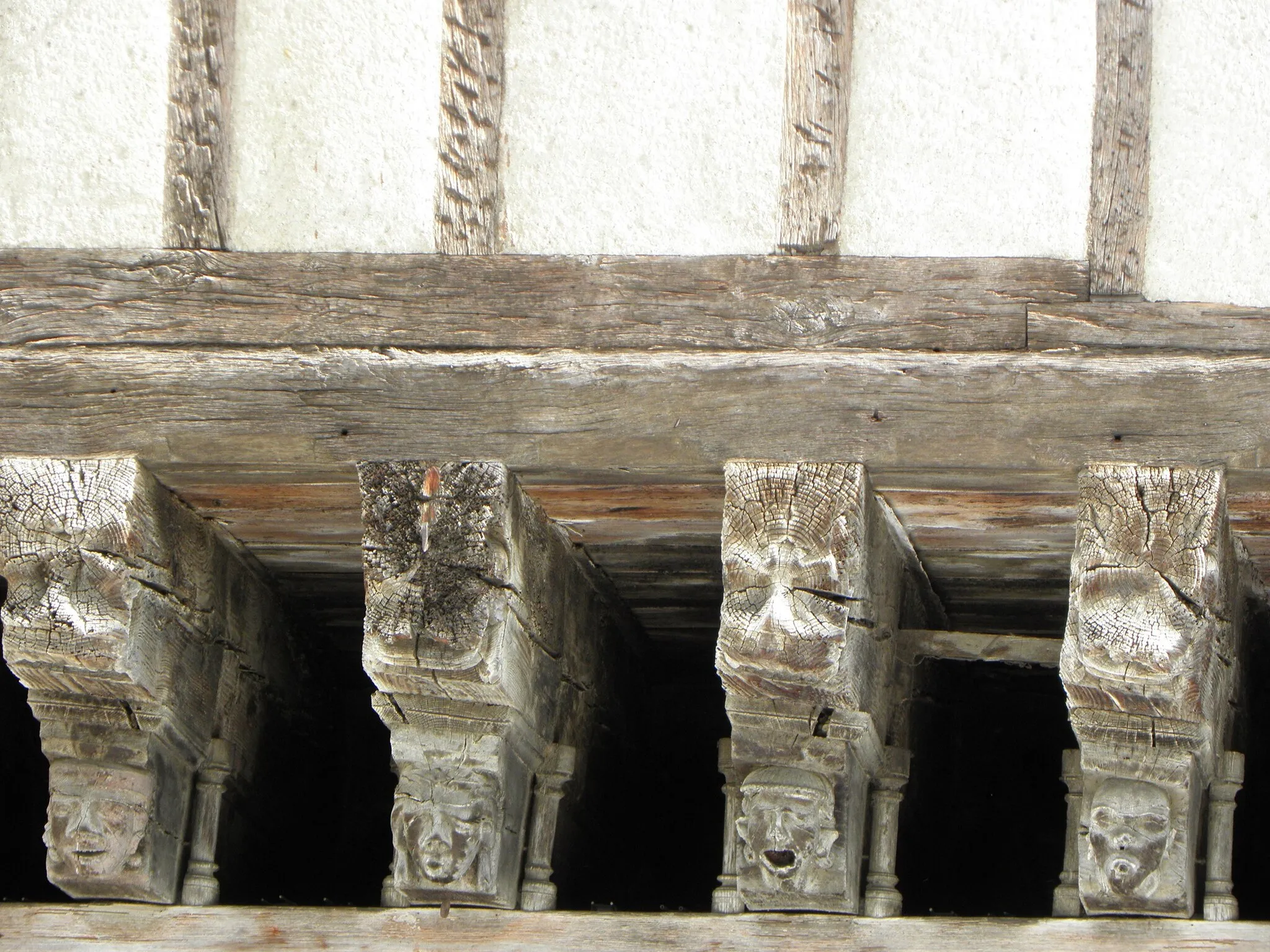 Photo showing: Maison des Consuls à Mirepoix (09). Corbelets sculptés.