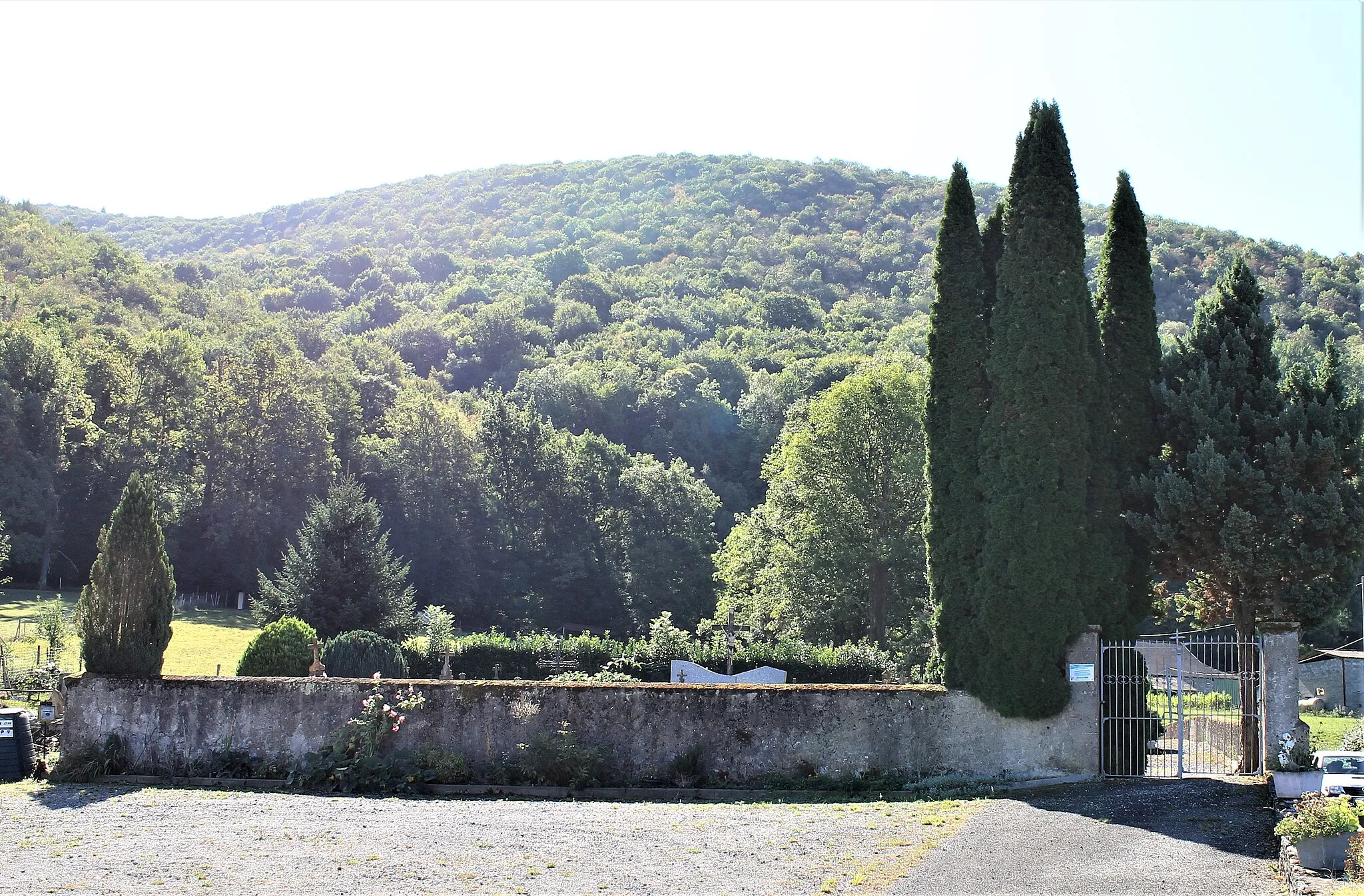 Photo showing: Cimetière de Gazave (Hautes-Pyrénées)