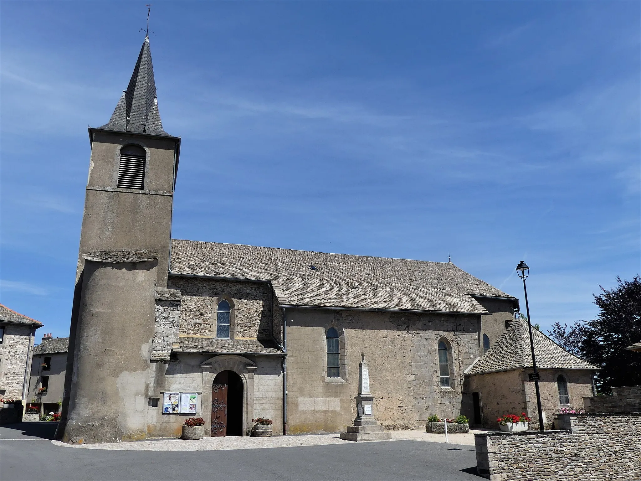 Photo showing: L'église de Curan, Aveyron, France.