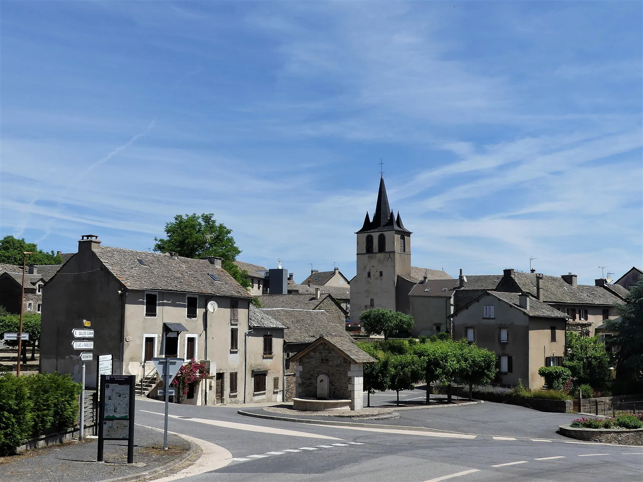 Photo showing: Le bourg de Curan, Aveyron, France.