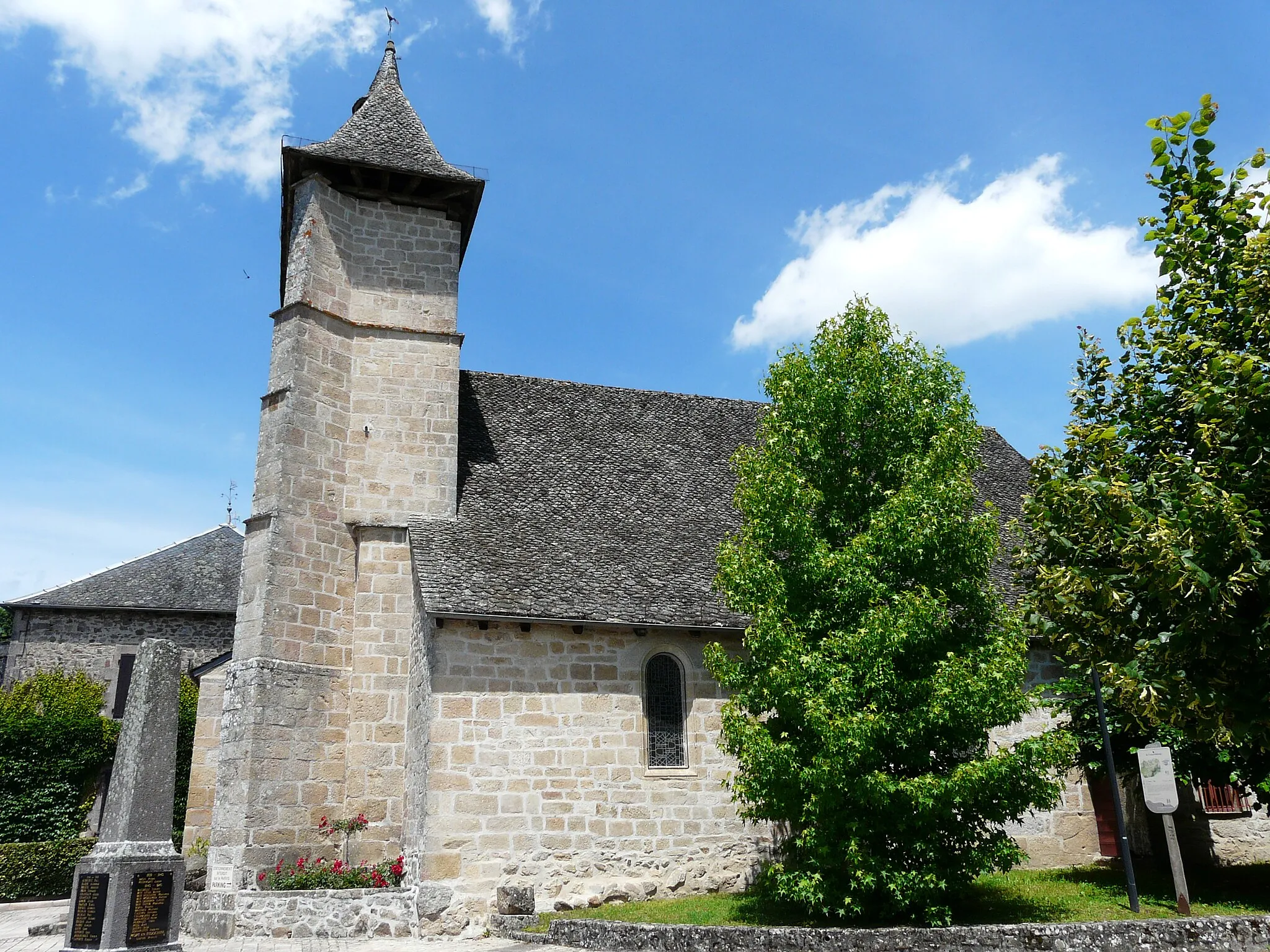 Photo showing: L'église Saint-Cyr-Sainte-Julitte de Saint-Cirgues-la-Loutre, Corrèze, France.