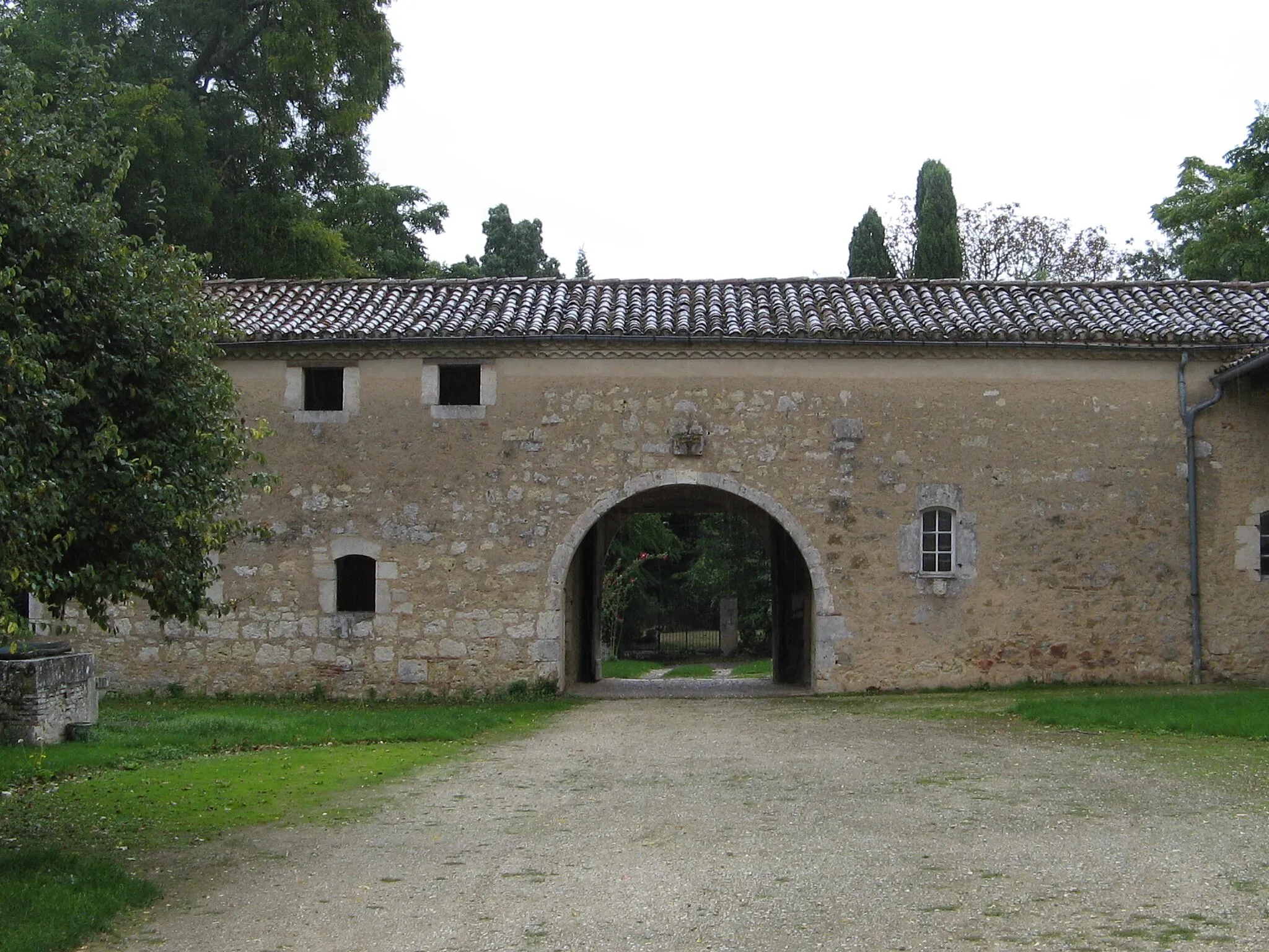 Photo showing: This building is indexed in the base Mérimée, a database of architectural heritage maintained by the French Ministry of Culture, under the reference PA00125593 .