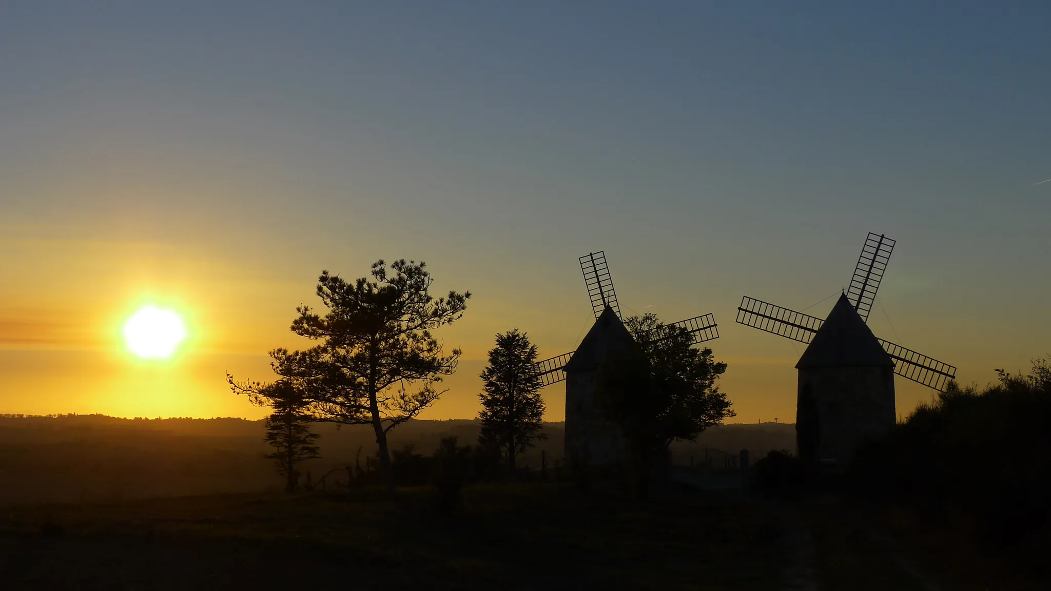 Photo showing: 500px provided description: Les moulins de la garde - Lézat-sur-Lèze [#Landscape ,#Sunset ,#Mills ,#Bluesky]