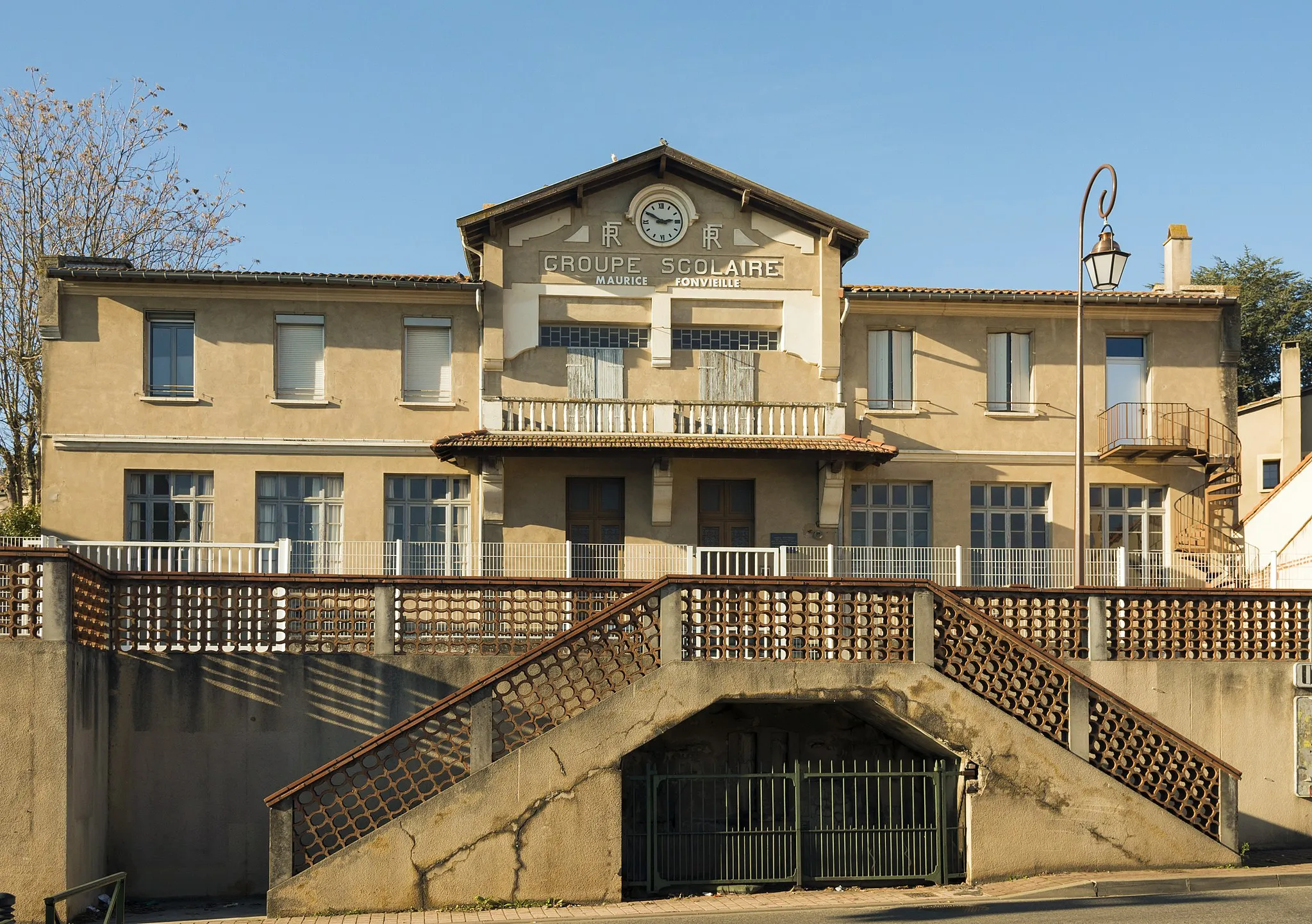 Photo showing: Pibrac, Haute-Garonne France -  Maurice Fonvieille's school Groupe