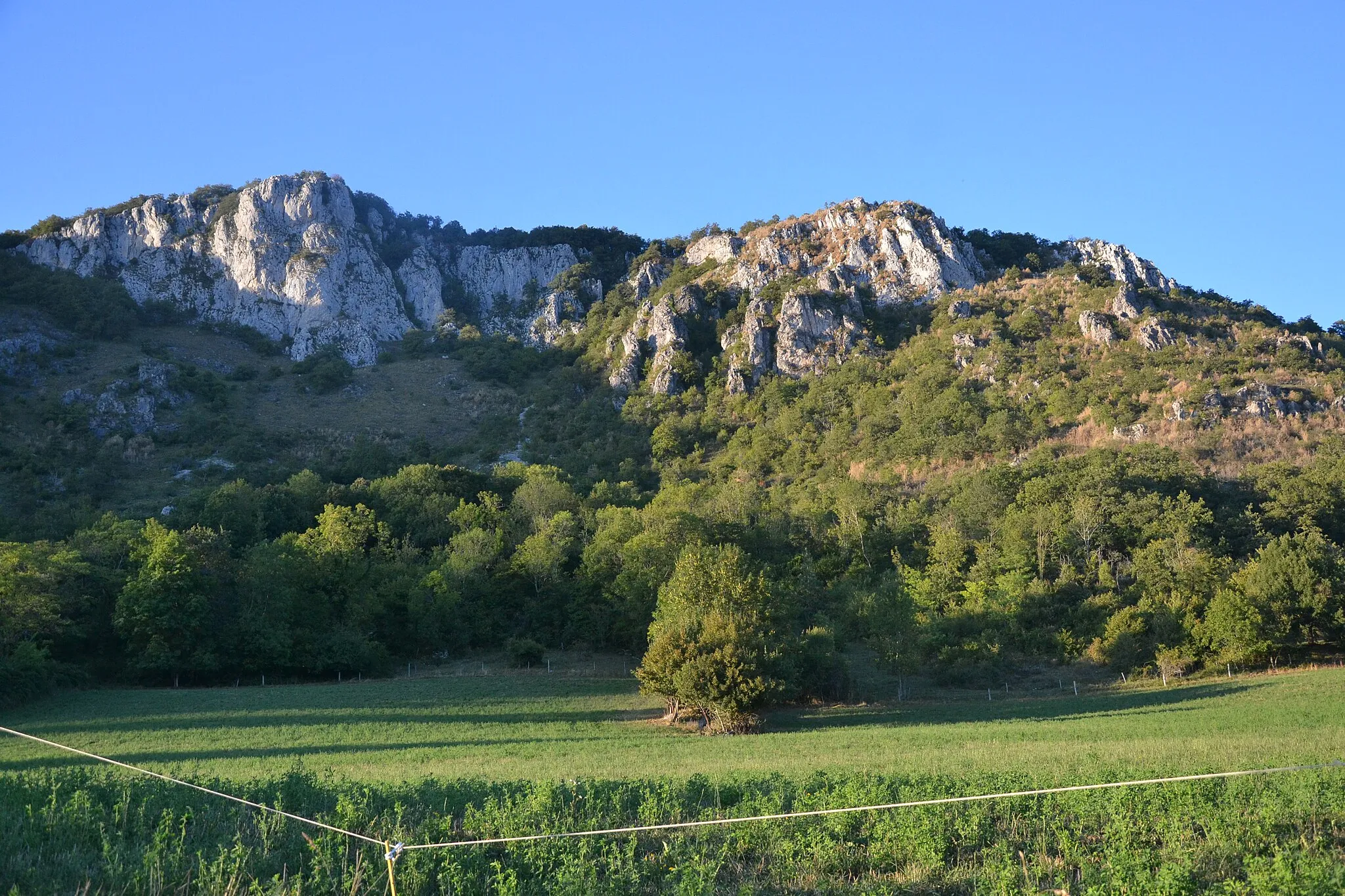 Photo showing: Le pic de l'Aspre, point culminant du Plantaurel (Ariège, France).