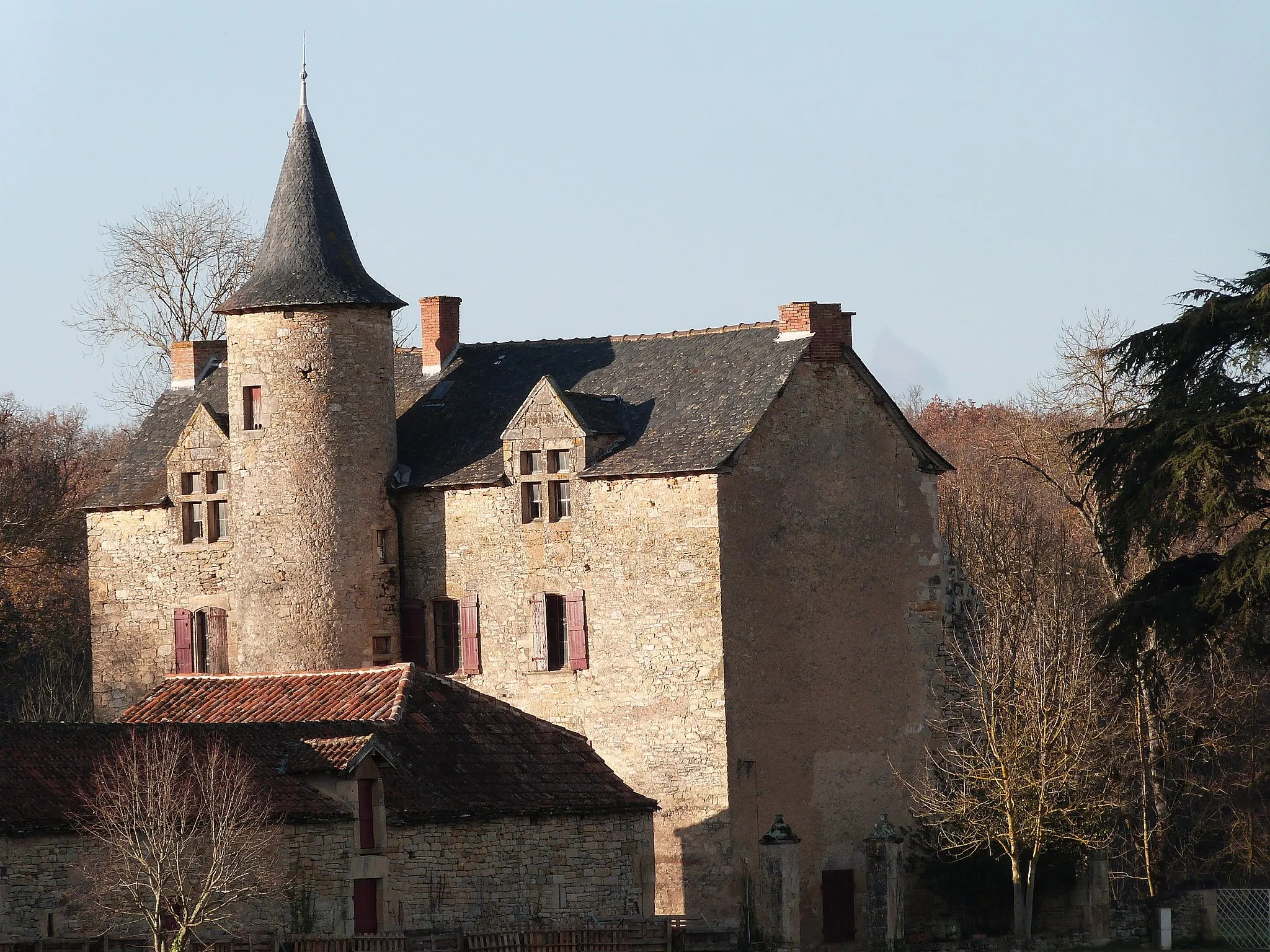 Photo showing: This building is indexed in the base Mérimée, a database of architectural heritage maintained by the French Ministry of Culture, under the reference PA82000014 .