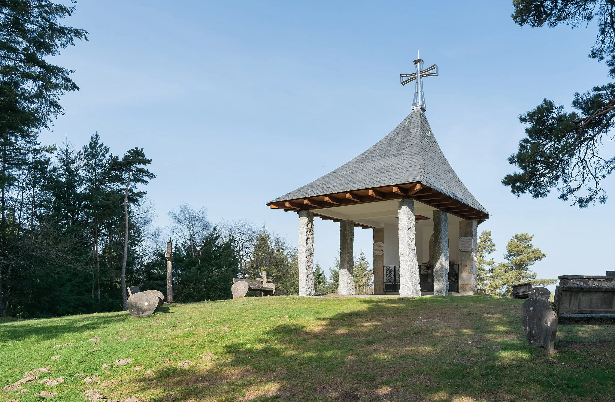 Photo showing: Notre-Dame-des-Hauteurs chapel in commune of Golinhac, Aveyron, France