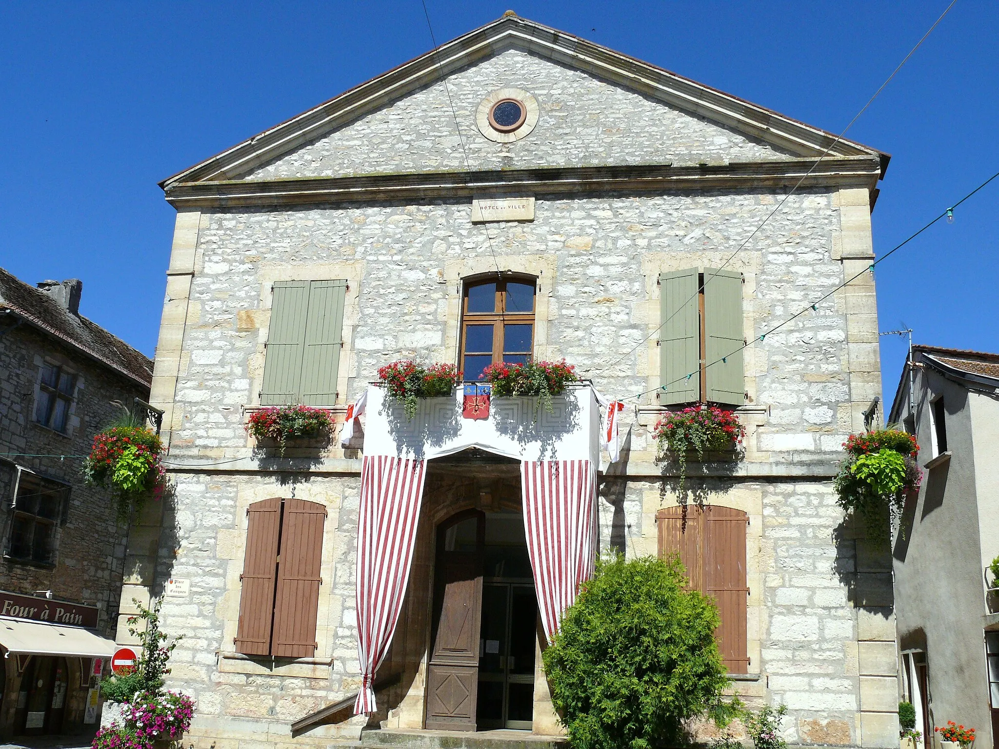 Photo showing: Villeneuve (Aveyron) - Hôtel de ville