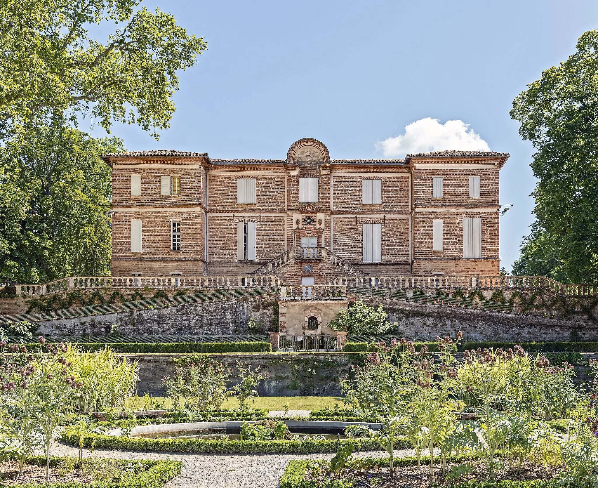 Photo showing: This building is classé au titre des monuments historiques de la France. It is indexed in the base Mérimée, a database of architectural heritage maintained by the French Ministry of Culture, under the reference PA00095556 .