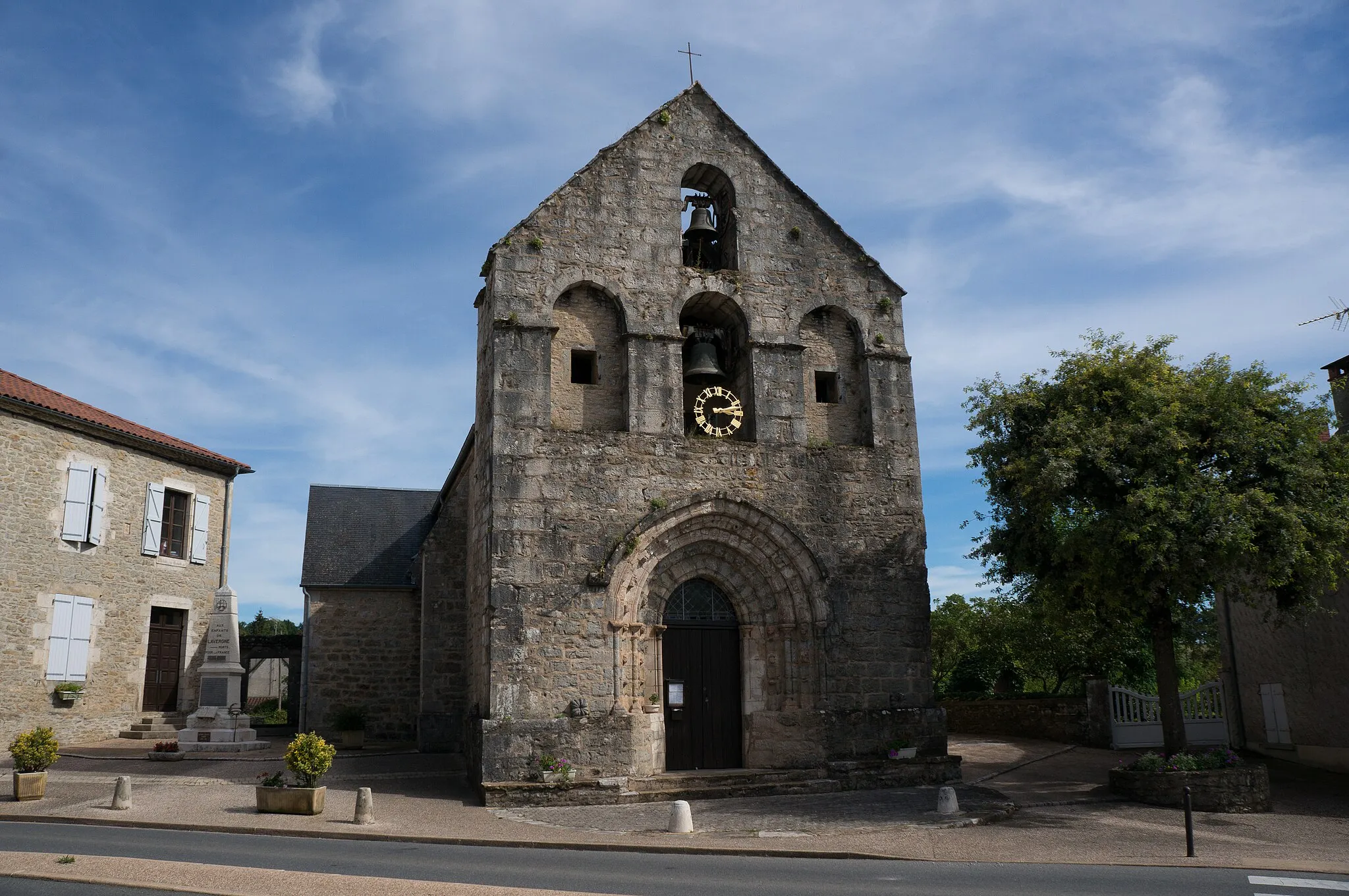 Photo showing: Église Saint-Blaise de Lavergne (46).