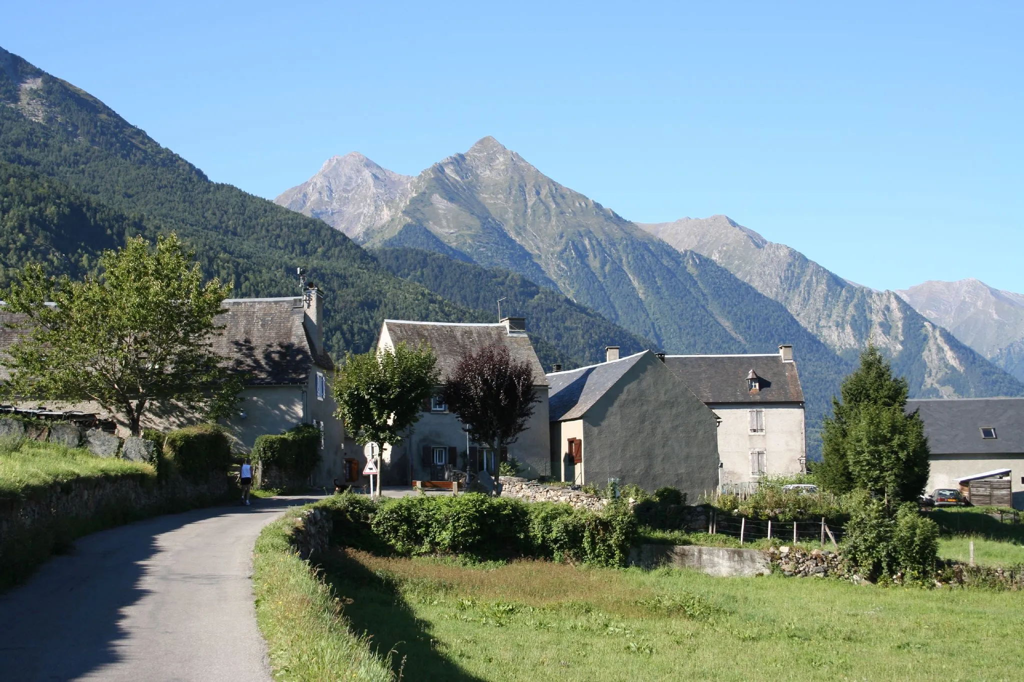 Photo showing: Saint Lary to Luchon over the cols d'Azet and Peyresourde involving 1393 metres vertical ascent.