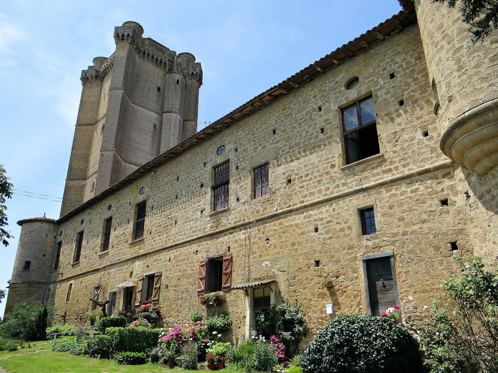 Photo showing: Bassoues - Le château du XVIIe siècle et le donjon du XIVe siècle