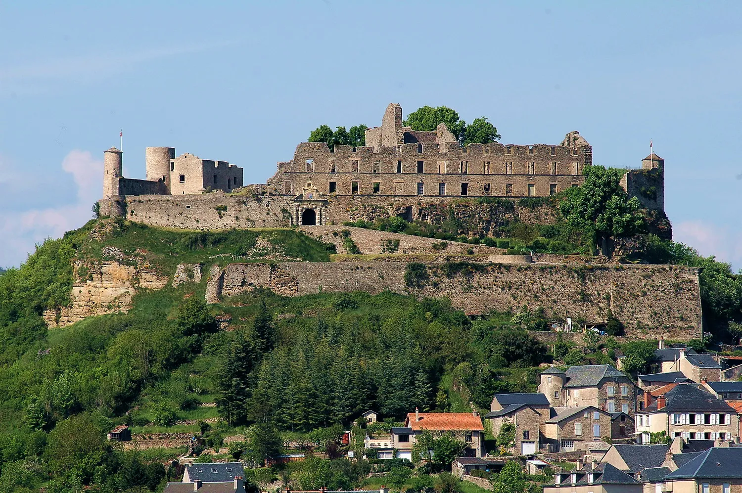 Photo showing: façade du château de Sévérac-le-Château (Aveyron)