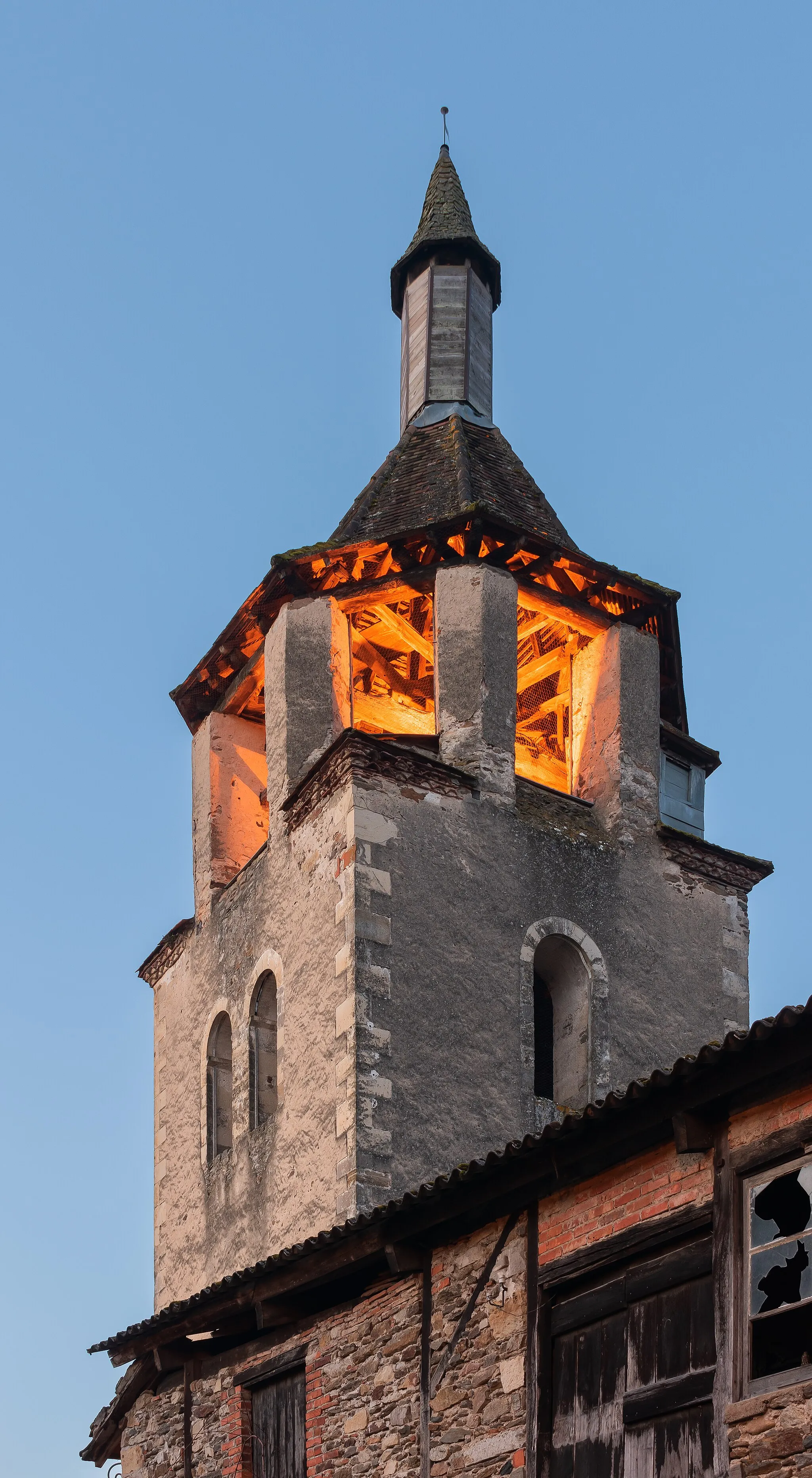 Photo showing: Bell tower of the Saint Martin church in Gagnac-sur-Cère, Lot, France