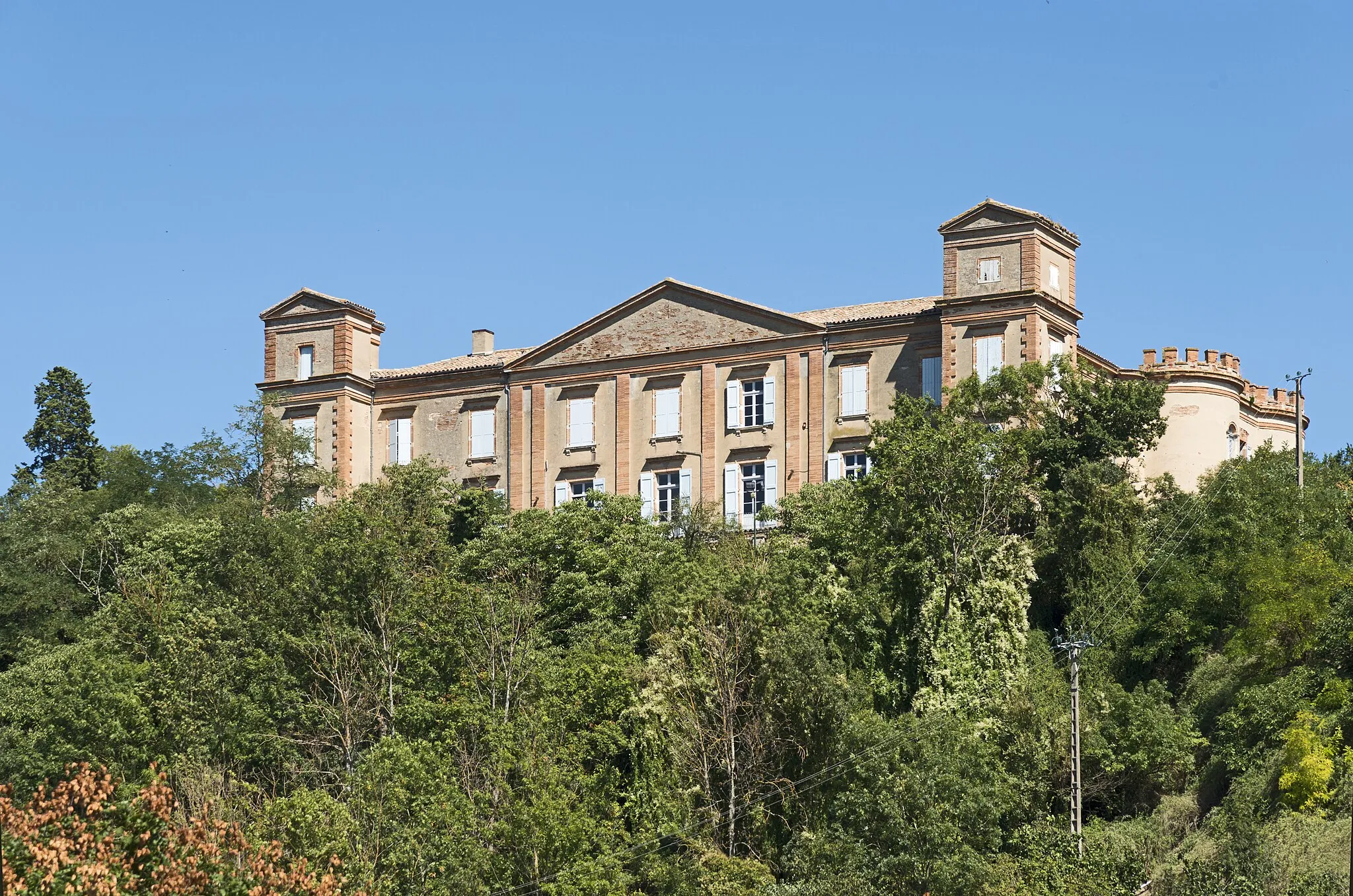 Photo showing: This building is classé au titre des monuments historiques de la France. It is indexed in the base Mérimée, a database of architectural heritage maintained by the French Ministry of Culture, under the reference PA00094307 .