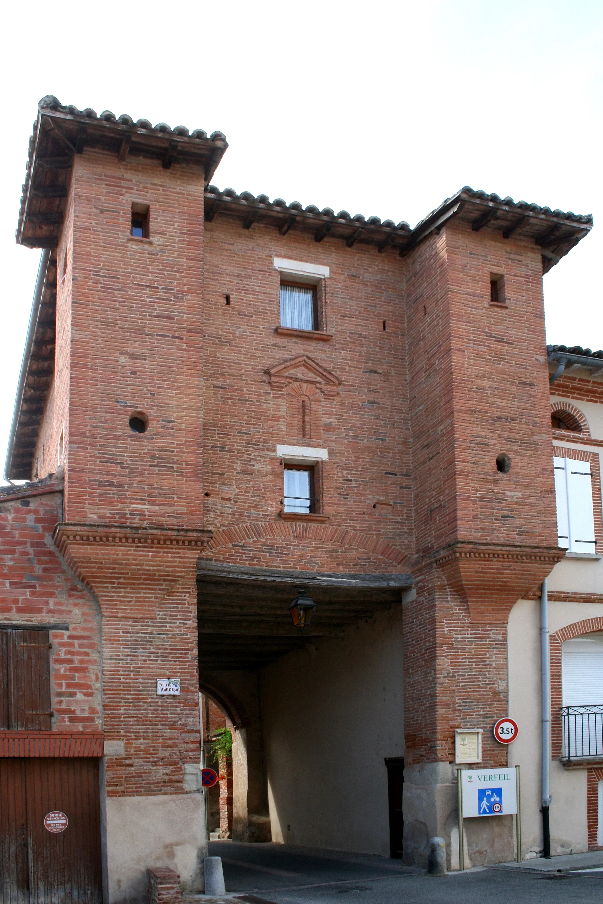 Photo showing: This building is inscrit au titre des monuments historiques de la France. It is indexed in the base Mérimée, a database of architectural heritage maintained by the French Ministry of Culture, under the reference PA00094658 .