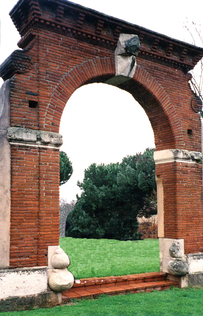 Photo showing: Colomiers (Haute-Garonne, Midi-Pyrénées, France) - Portail du château des Raspaud.