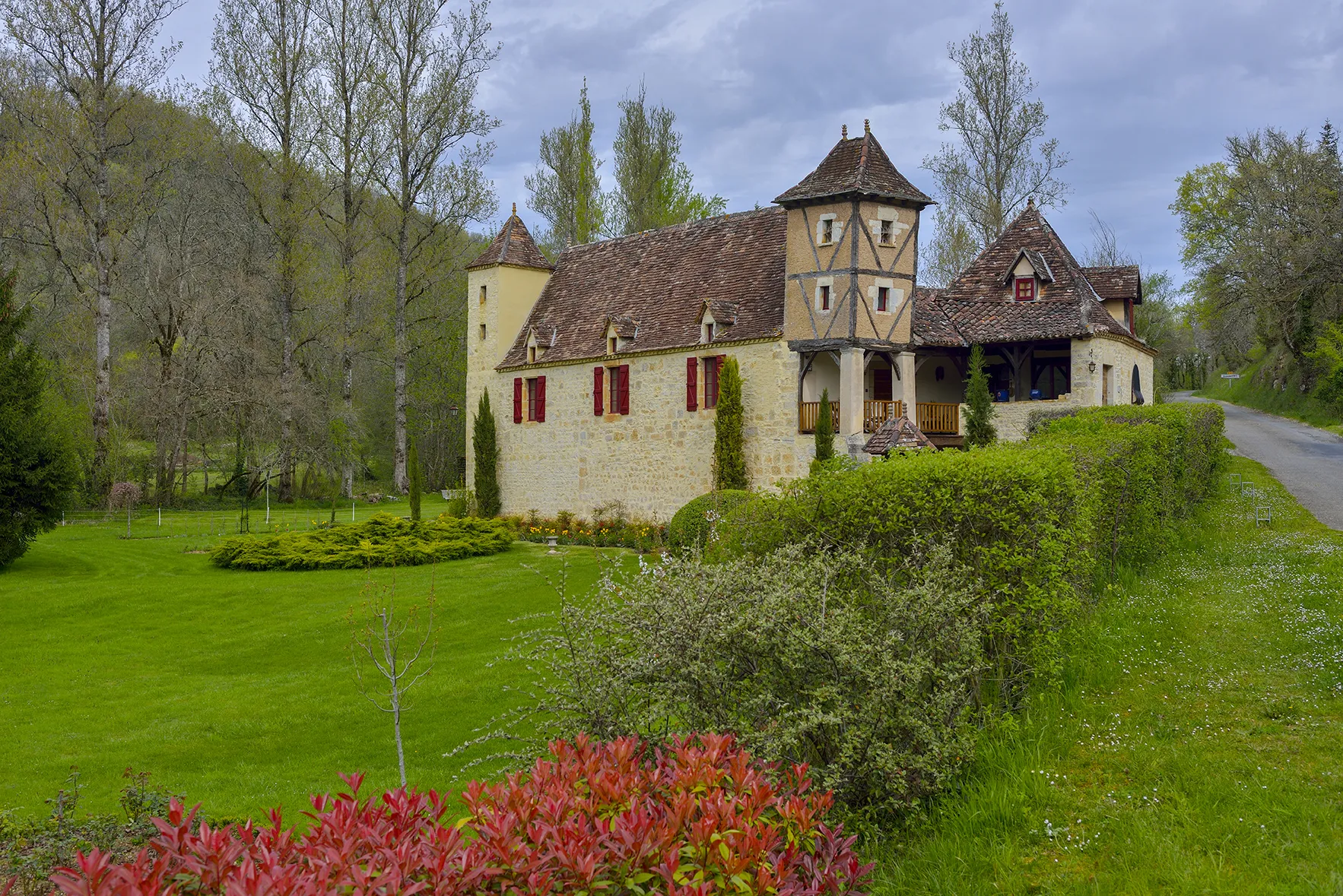 Photo showing: La maison aux pigeonniers, commune de Gigouzac, Lot, France, Europe.