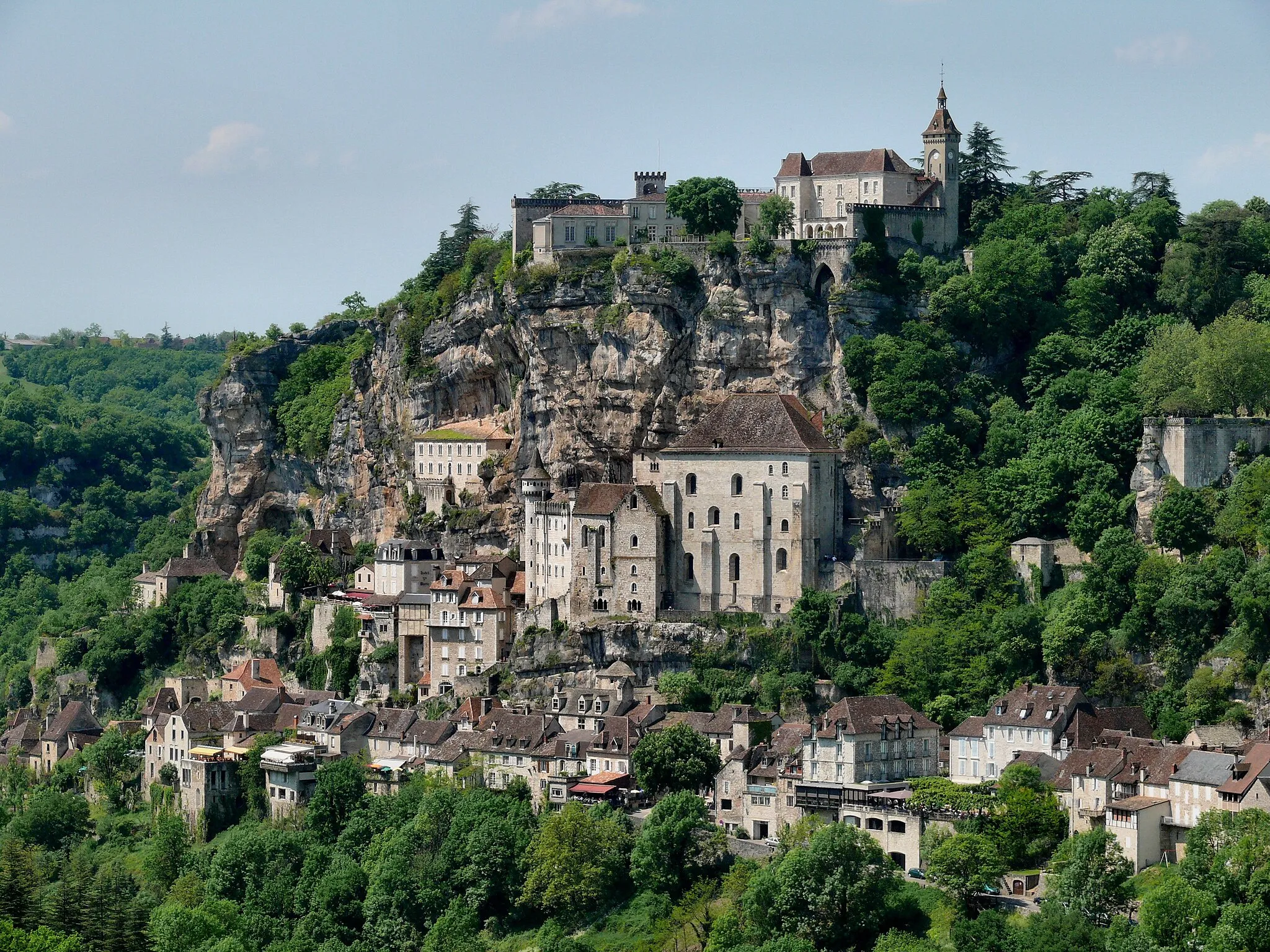 Photo showing: Rocamadour, was built on a rock wall at a point where the mummified body of an old hermit was discovered. In the middle ages, people believed this was a miracle. Labeled one of the 300 "Most beautiful villages of France", Rocamadour is a true jewel clinging to the rock wall. Registered on UNESCO's world heritage list as a stage on the Way of St. James. Rocamadour, Lot, Midi-Pyrénées region, France, May 2008