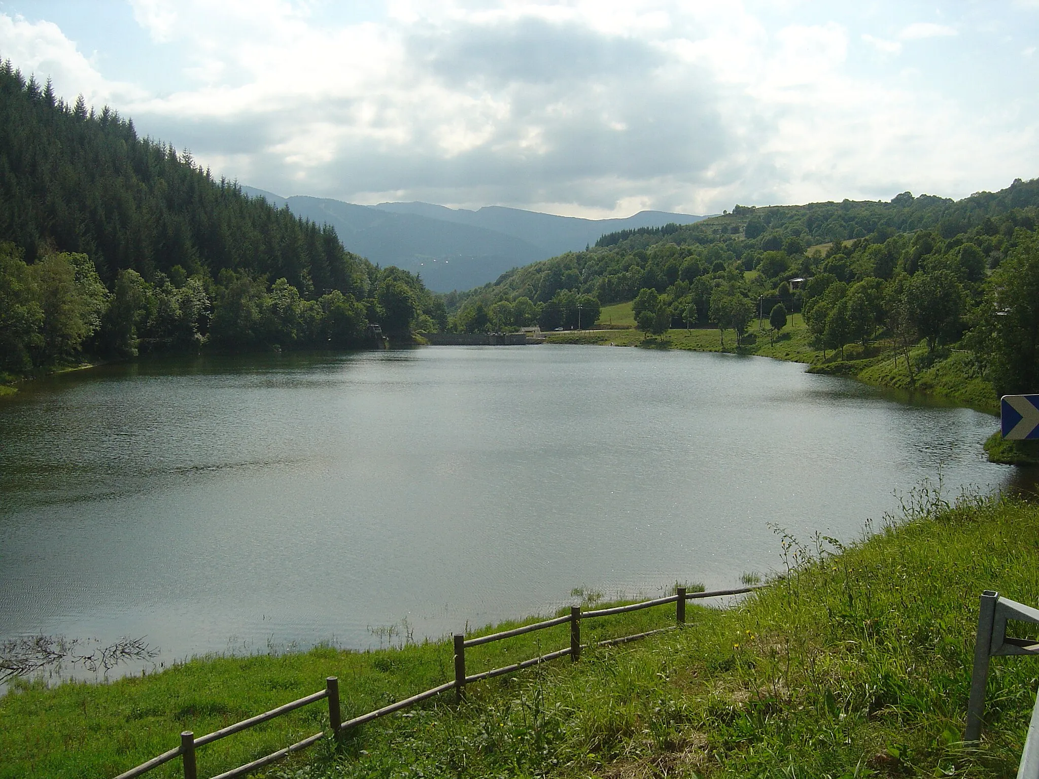 Photo showing: Ascou (Ariège, Midi-Pyrénées, France) - Étang de Goulours sur la route du col de Pailhères.