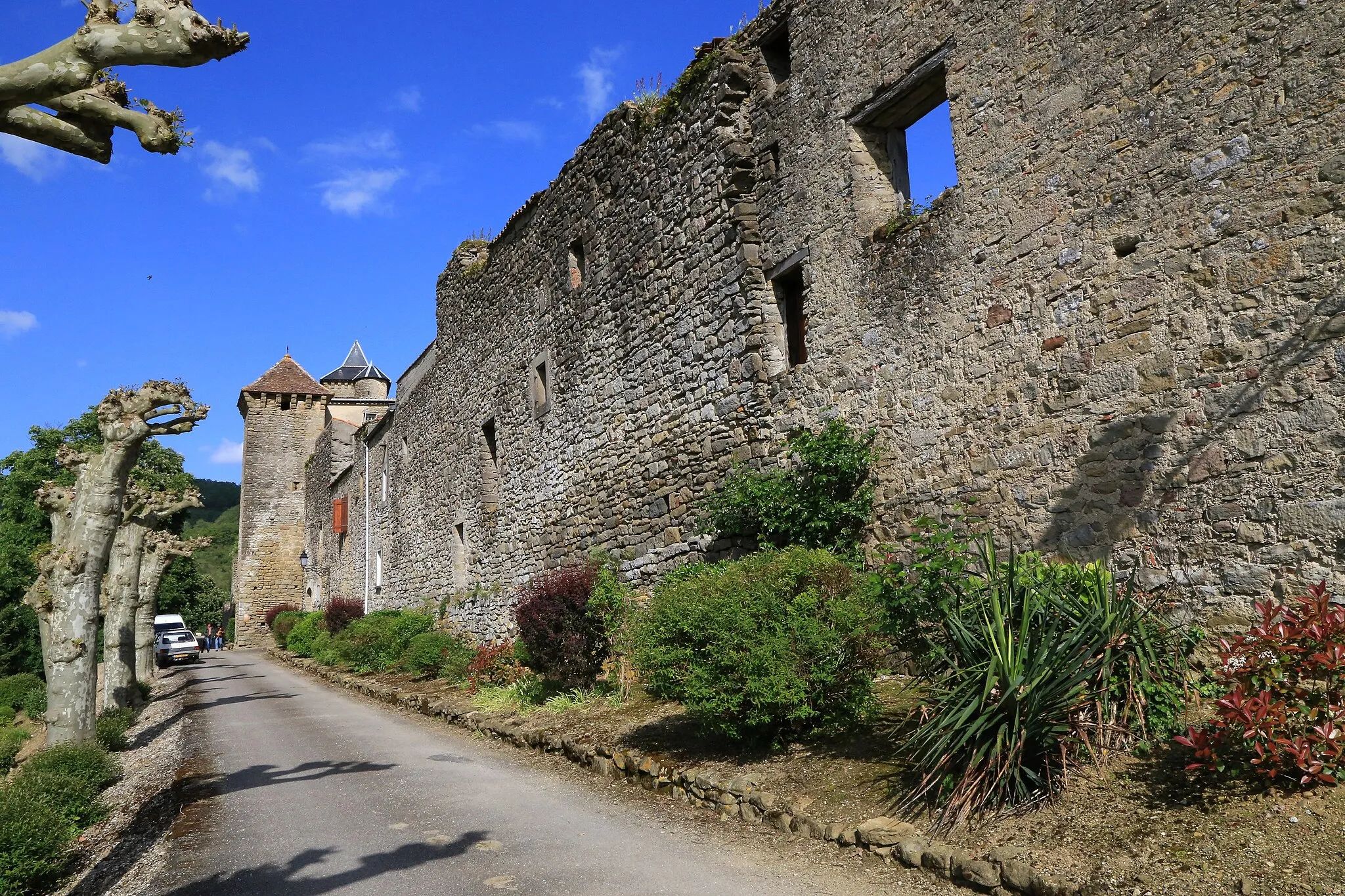 Photo showing: Prieuré et remparts de Camon (Ariège, France).