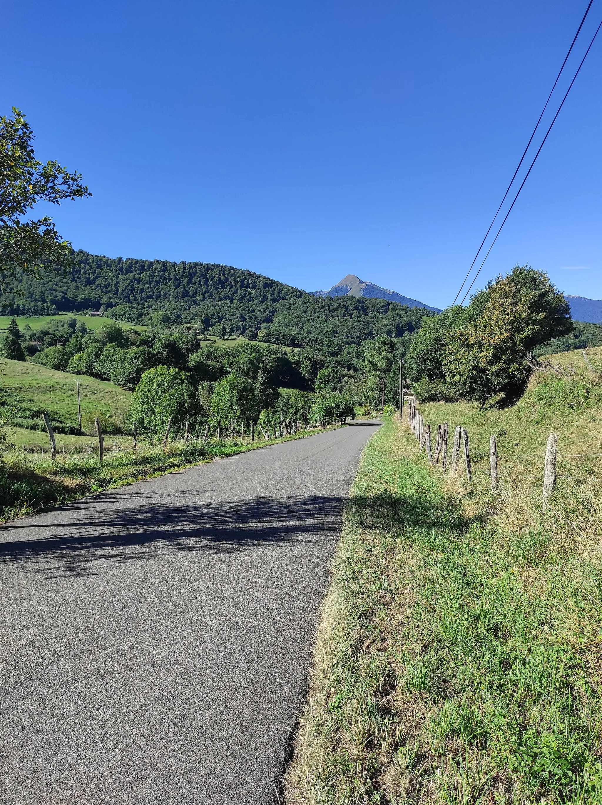 Photo showing: Vue sur le pic de Cagire depuis le Col de Larrieu (côté Aspet)