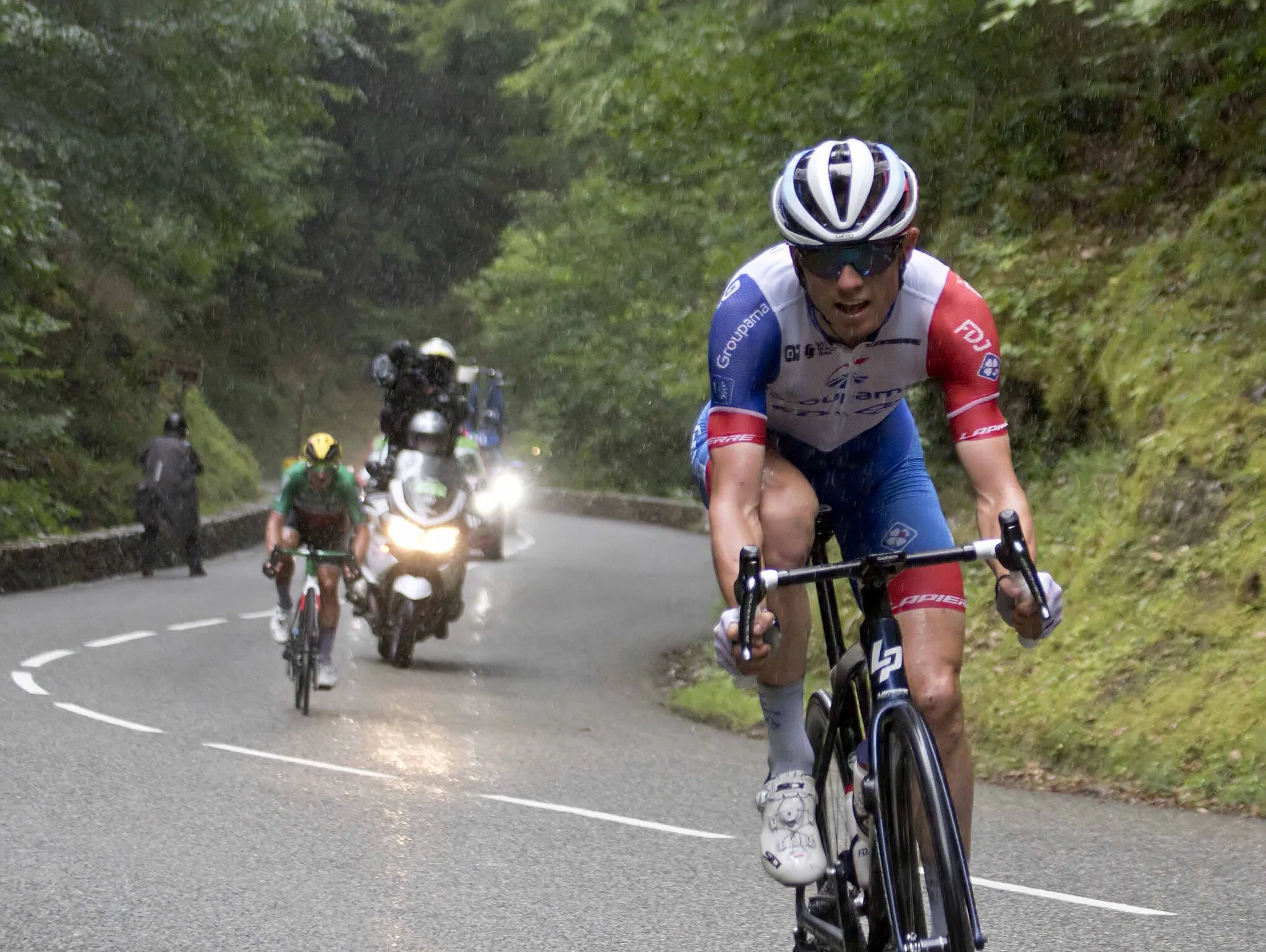 Photo showing: Tour de France stage 16 – descent of the Col de Portet d'Aspet