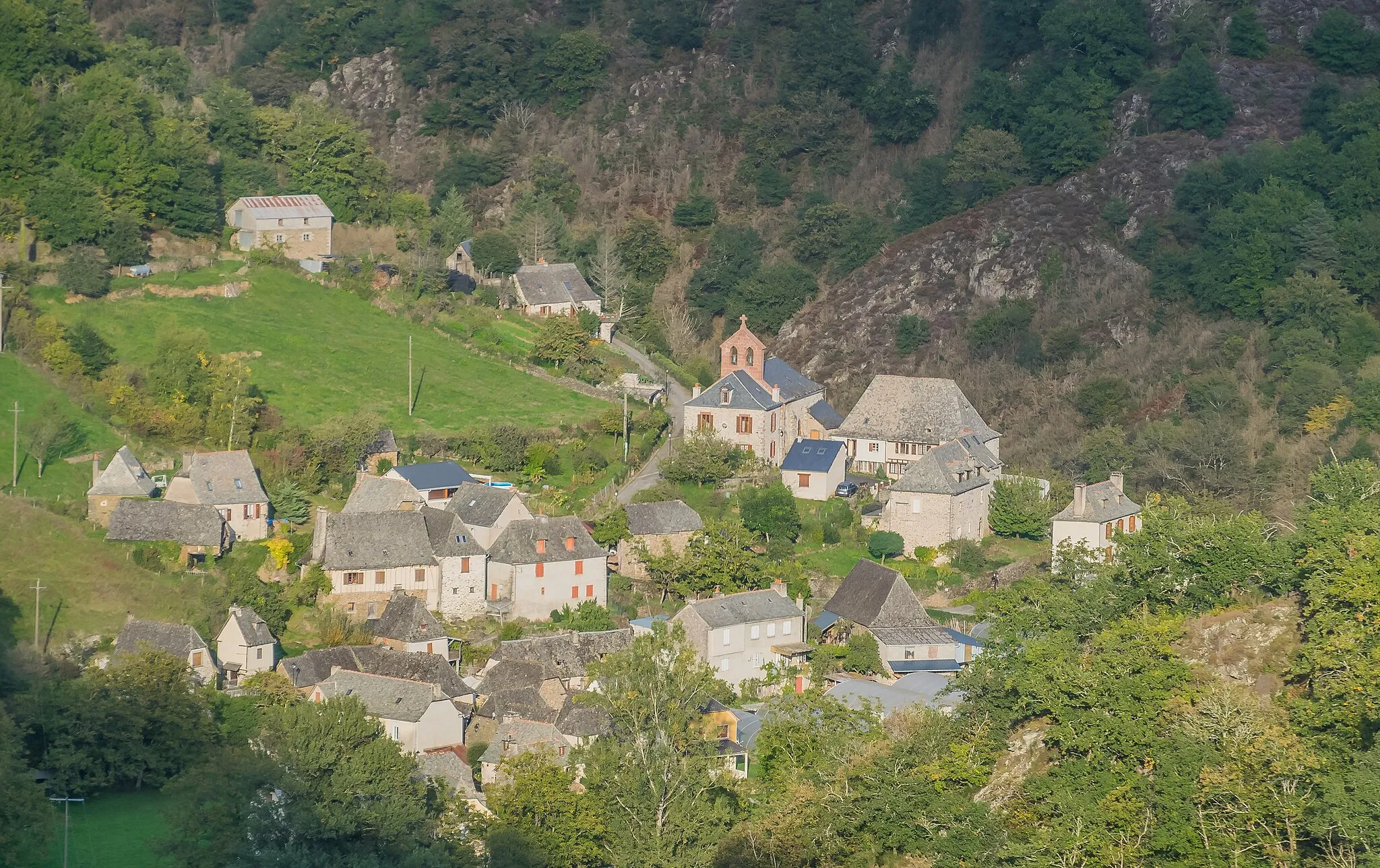 Photo showing: View of Saint-Projet, commune of Cassaniouze, Cantal, France