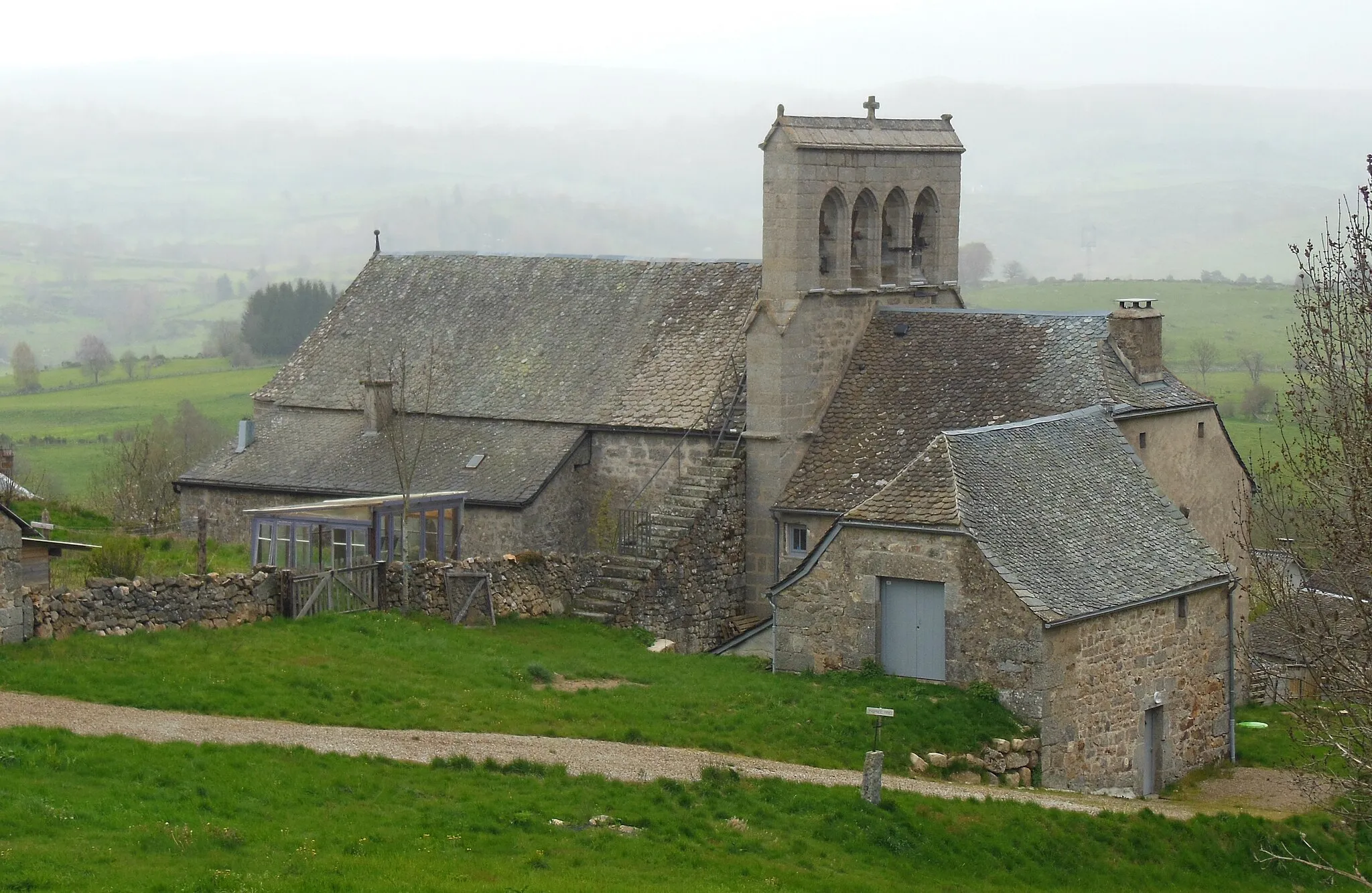Photo showing: Église Saint-Rémi de Saint-Rémy-de-Chaudes-Aigues (Cantal, France)