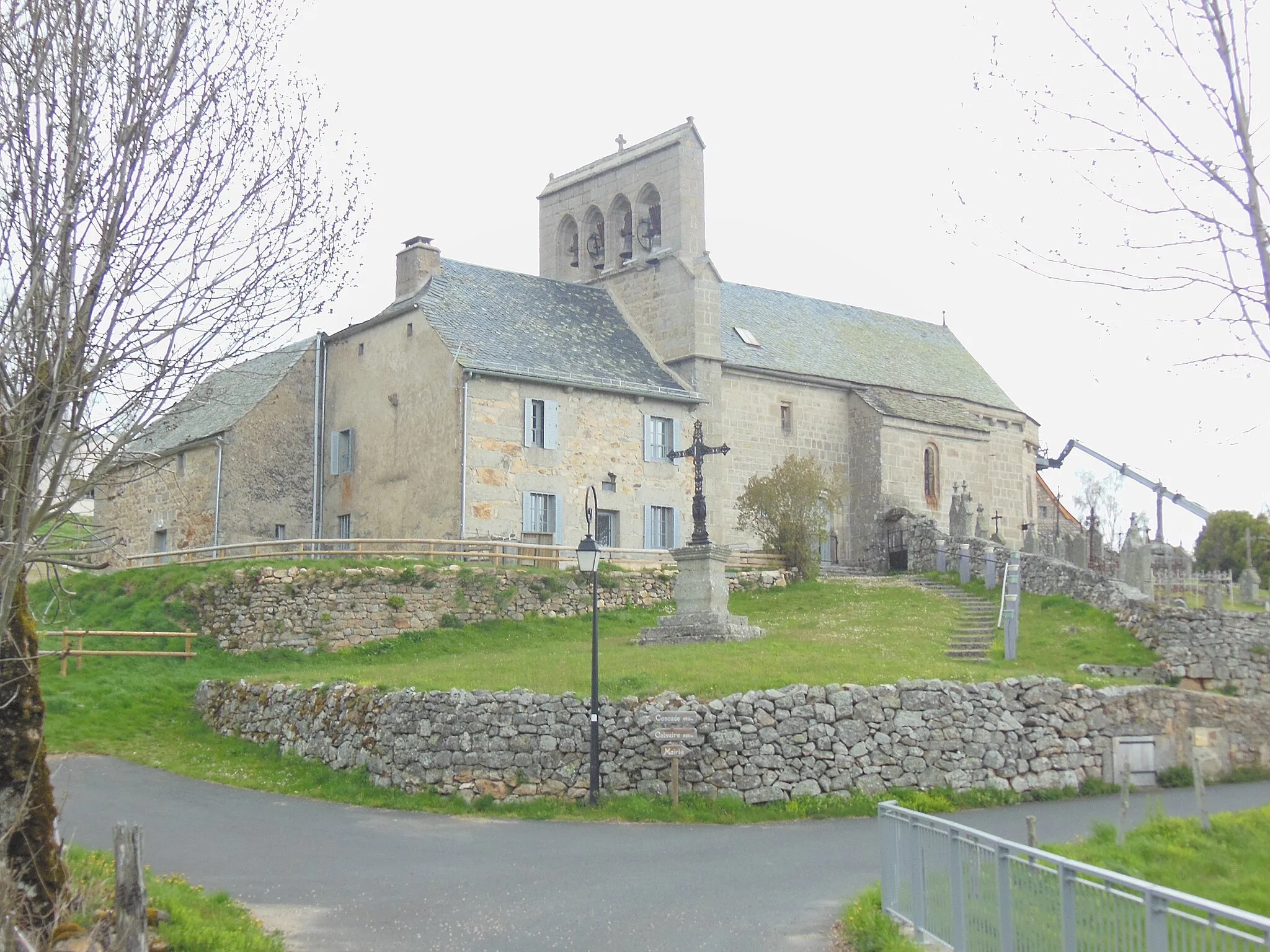 Photo showing: Église Saint-Rémi de Saint-Rémy-de-Chaudes-Aigues (Cantal, France)