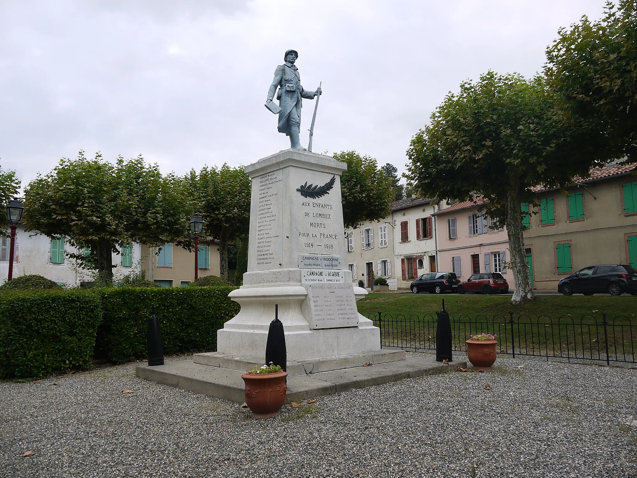 Photo showing: Le monument aux morts de Lombez.